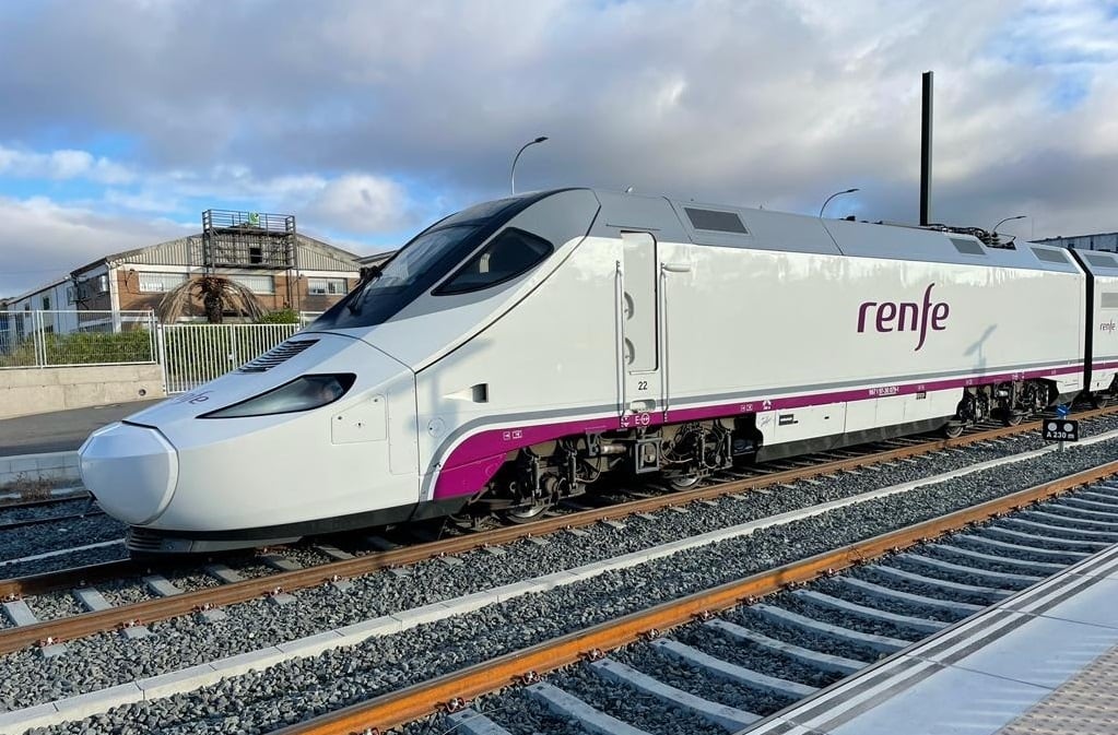 Uno de los trenes Alvia de alta velocidad de Renfe