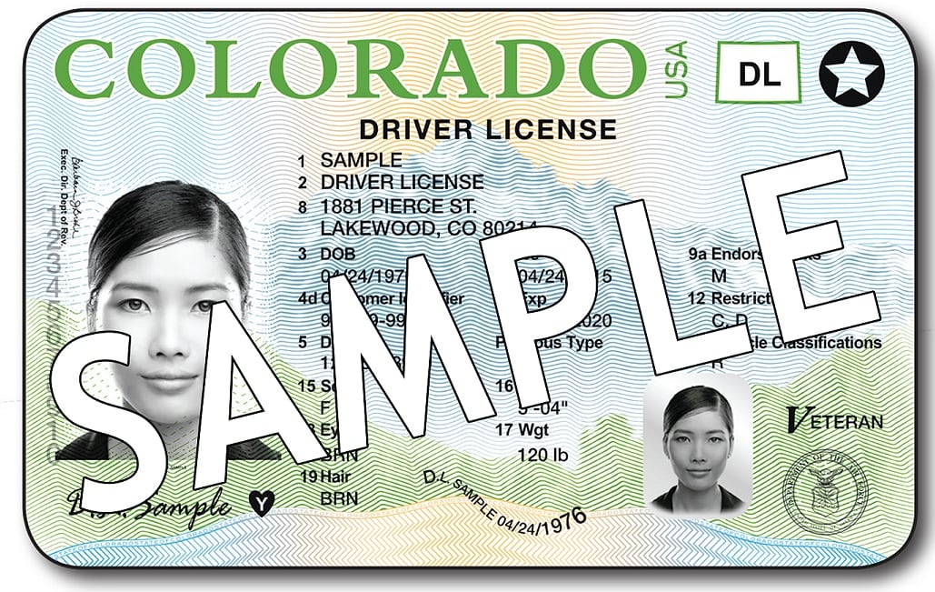 Las identificaciones de Colorado que cumplen con la Real ID tienen una estrella en la parte superior derecha
