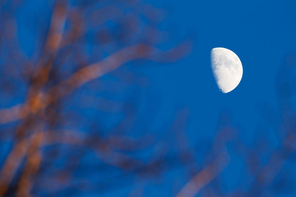 La Luna pasará esta semana por su fase menguante en los signos de Acuario y Piscis