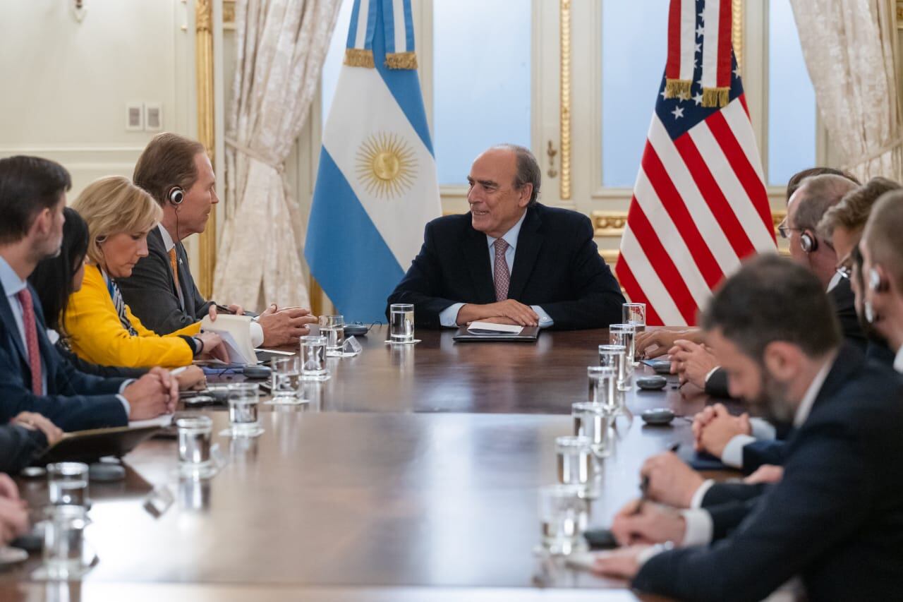 La reunión ocurrió en el Salón Sur desde las 11:30 horas