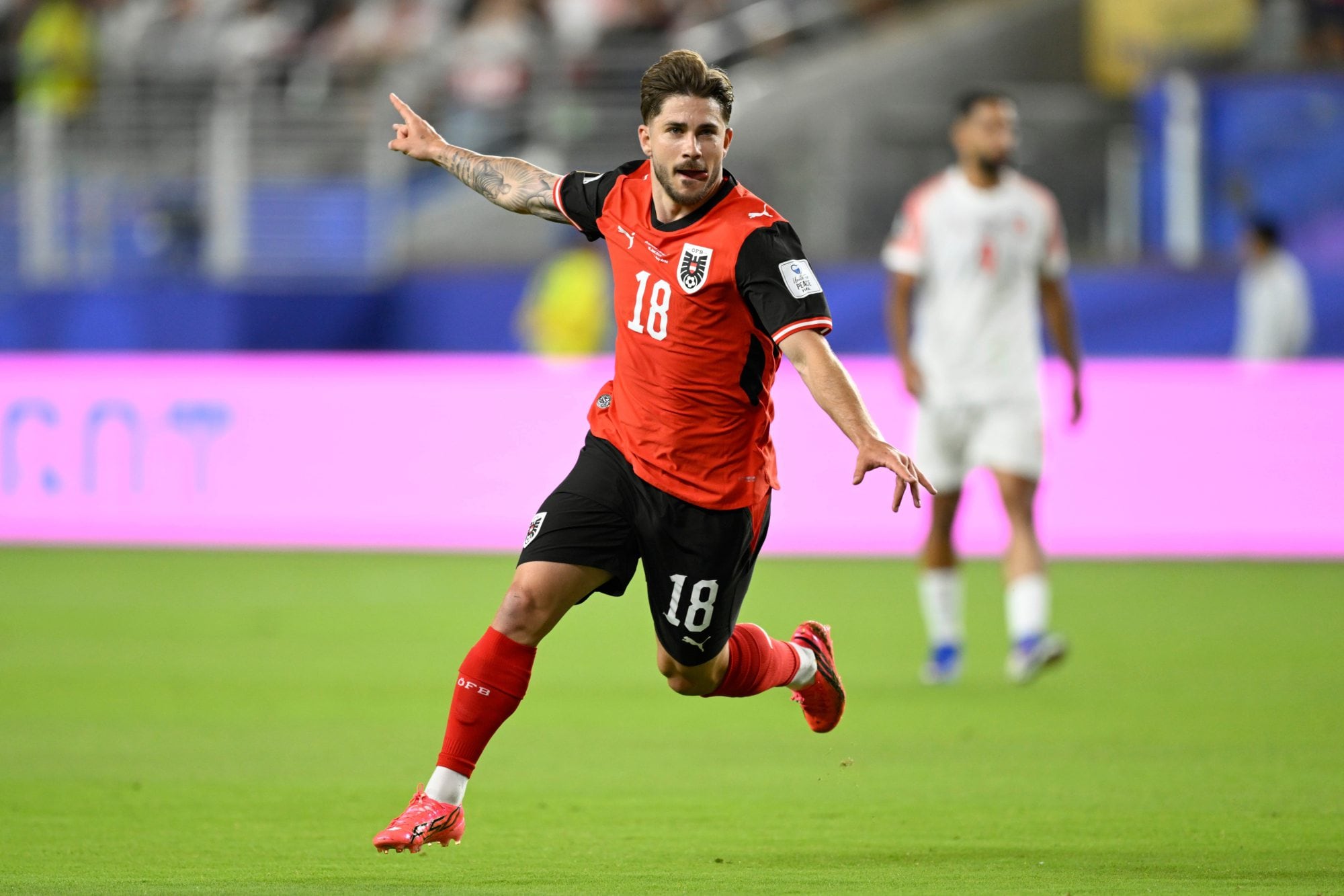 Romano Schmid grita su gol, el primero de Austria (AP Photo/Eakin Howard)