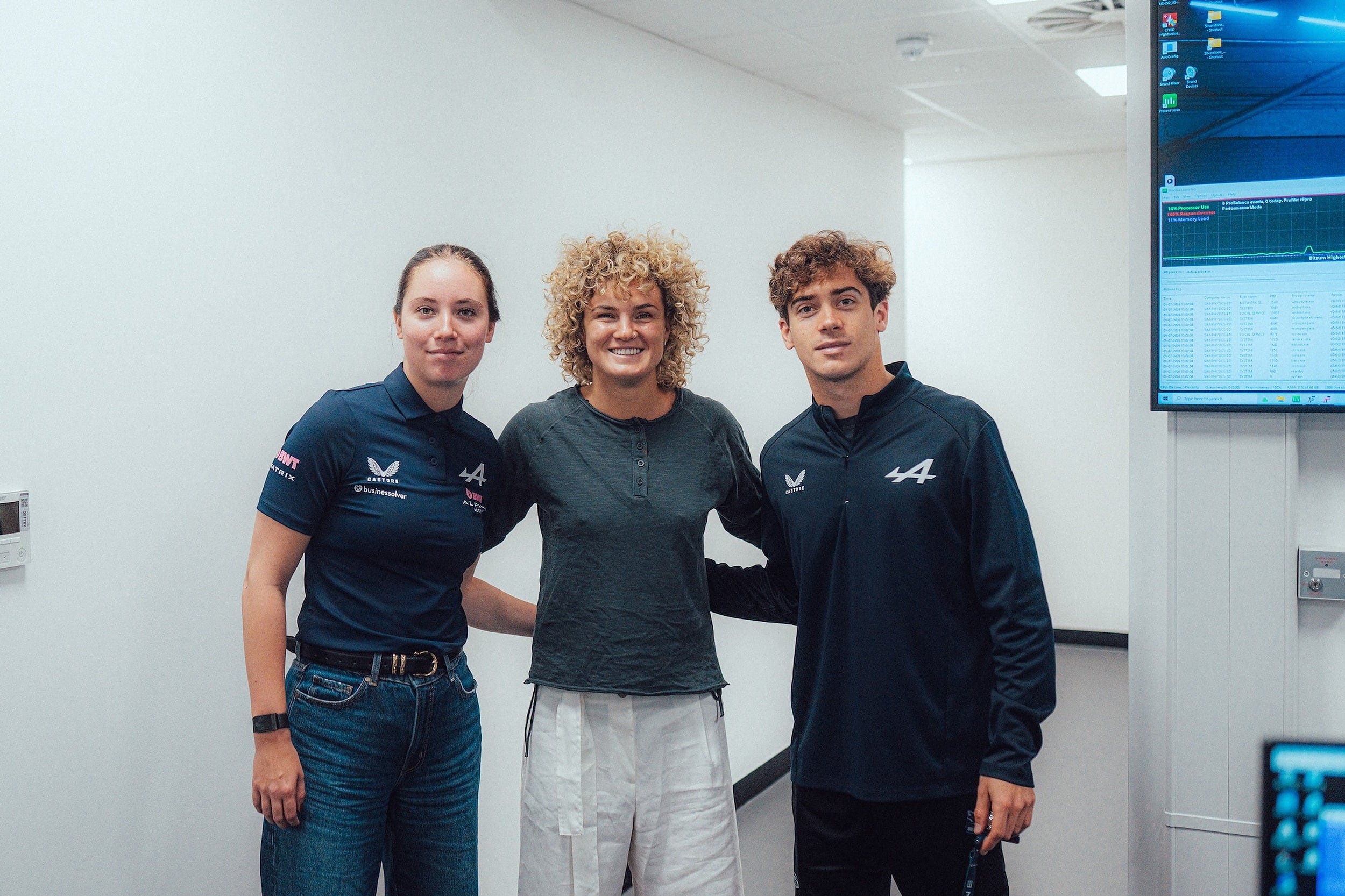 Franco Colapinto ya piensa en el Gran Premio de Silverstone y recibió la visita de la ilustre Ellie Kildunne