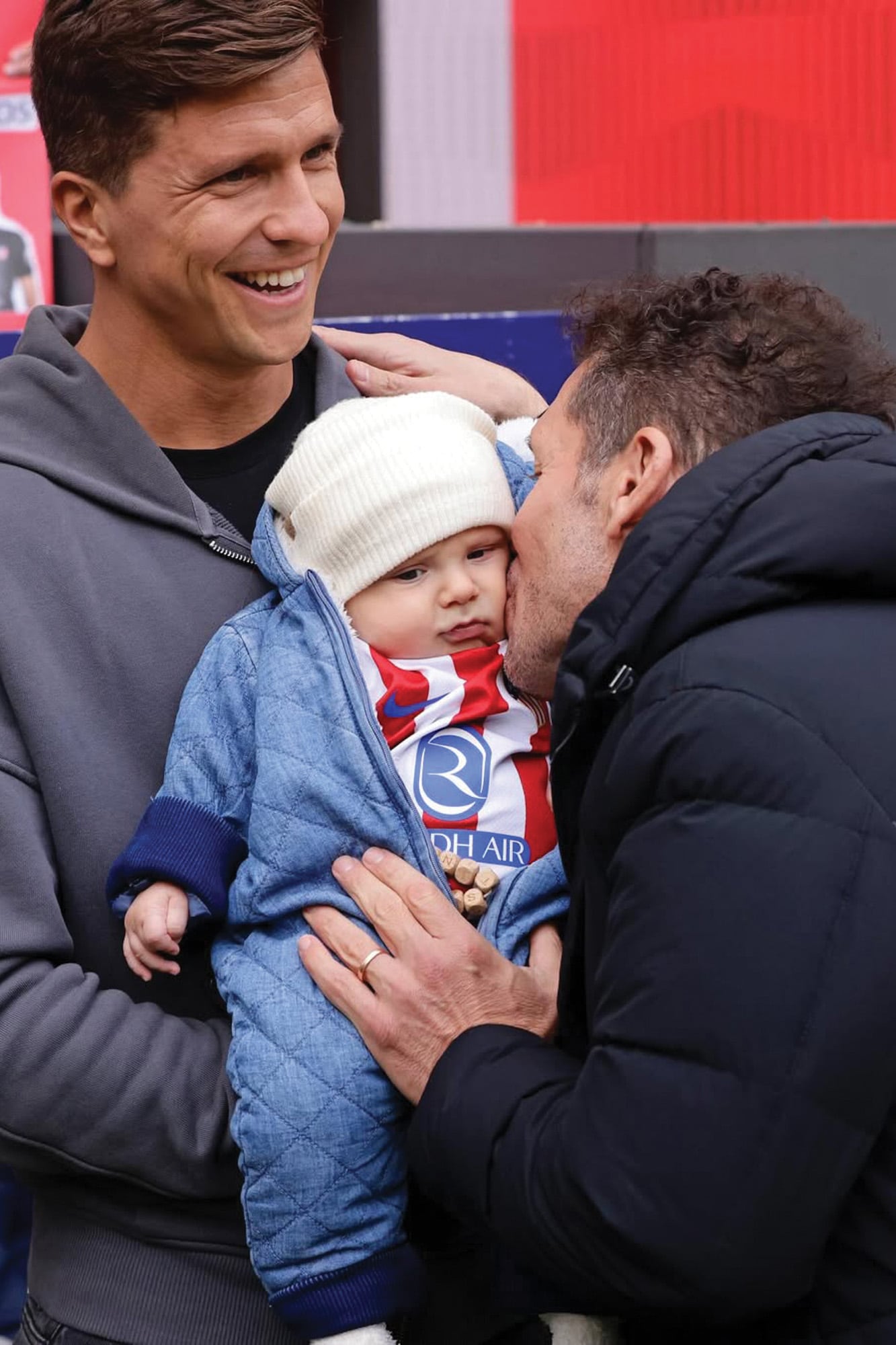 El beso más esperado: el del abuelo Diego