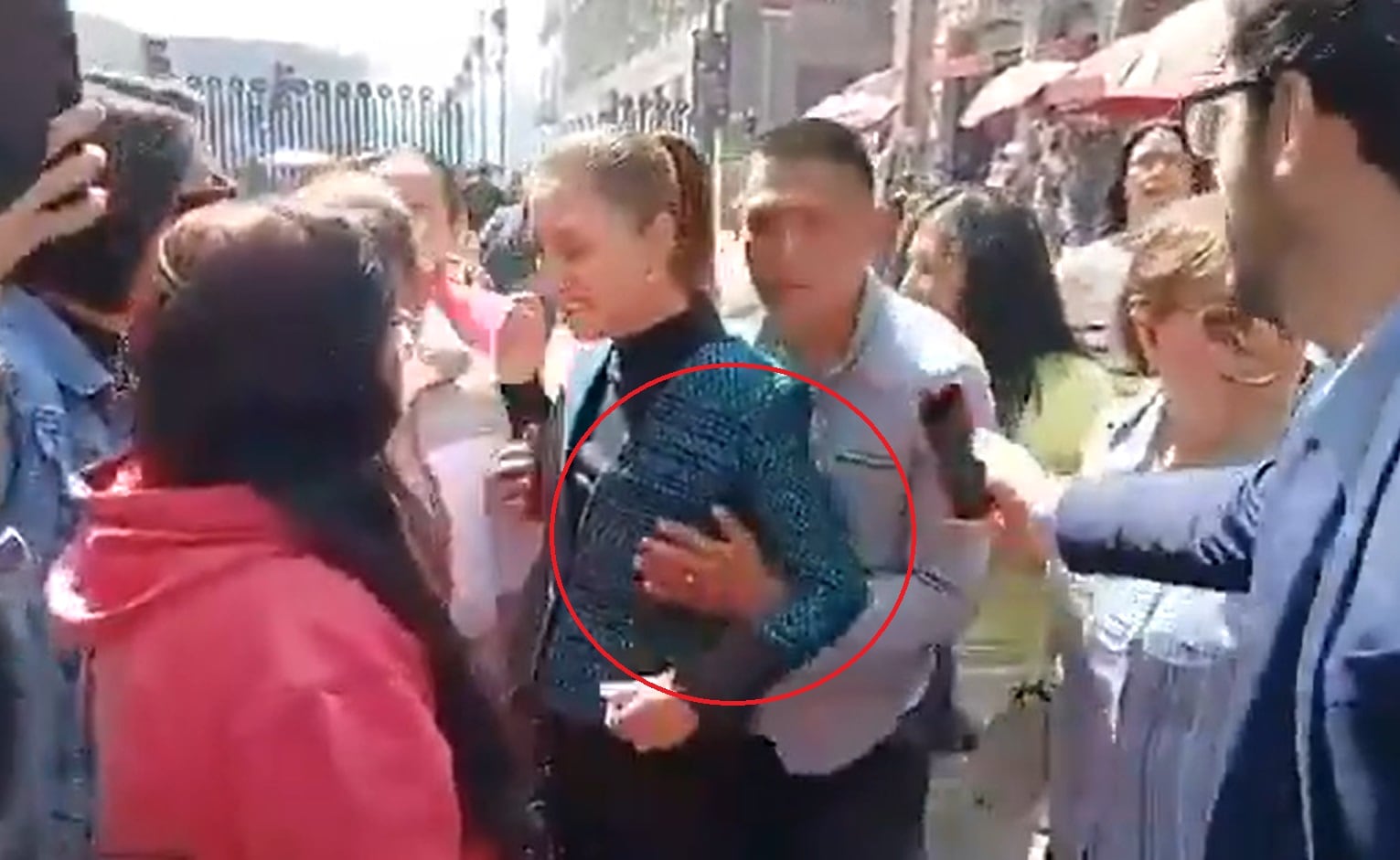 Claudia Sheibaum fue acosada por un hombre que intentó besarla y tocarla durante una recorrida en la Ciudad de México