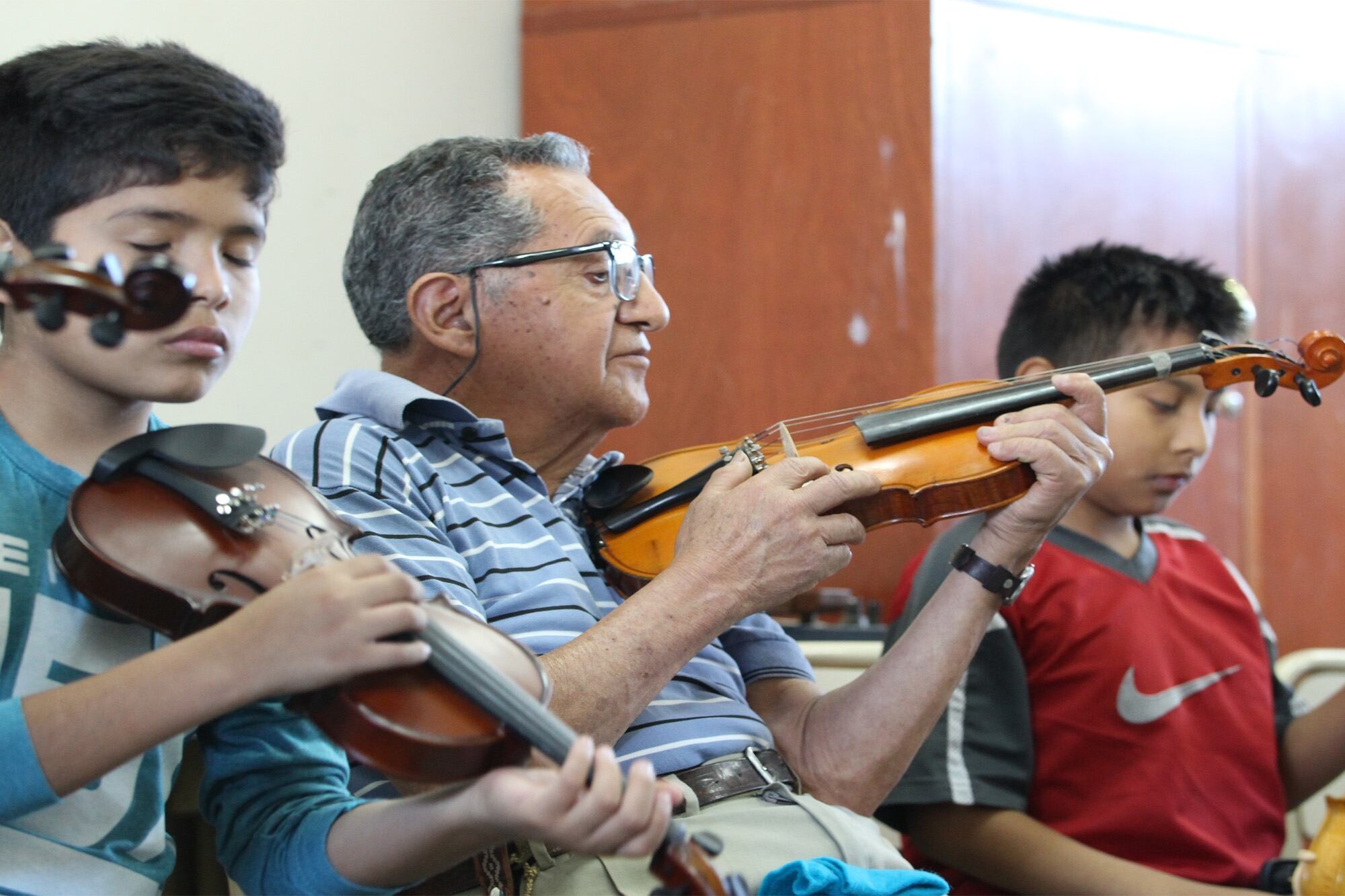 Algunos desarrollos combinan la residencia de adultos mayores con viviendas para estudiantes, promoviendo el intercambio intergeneracional
