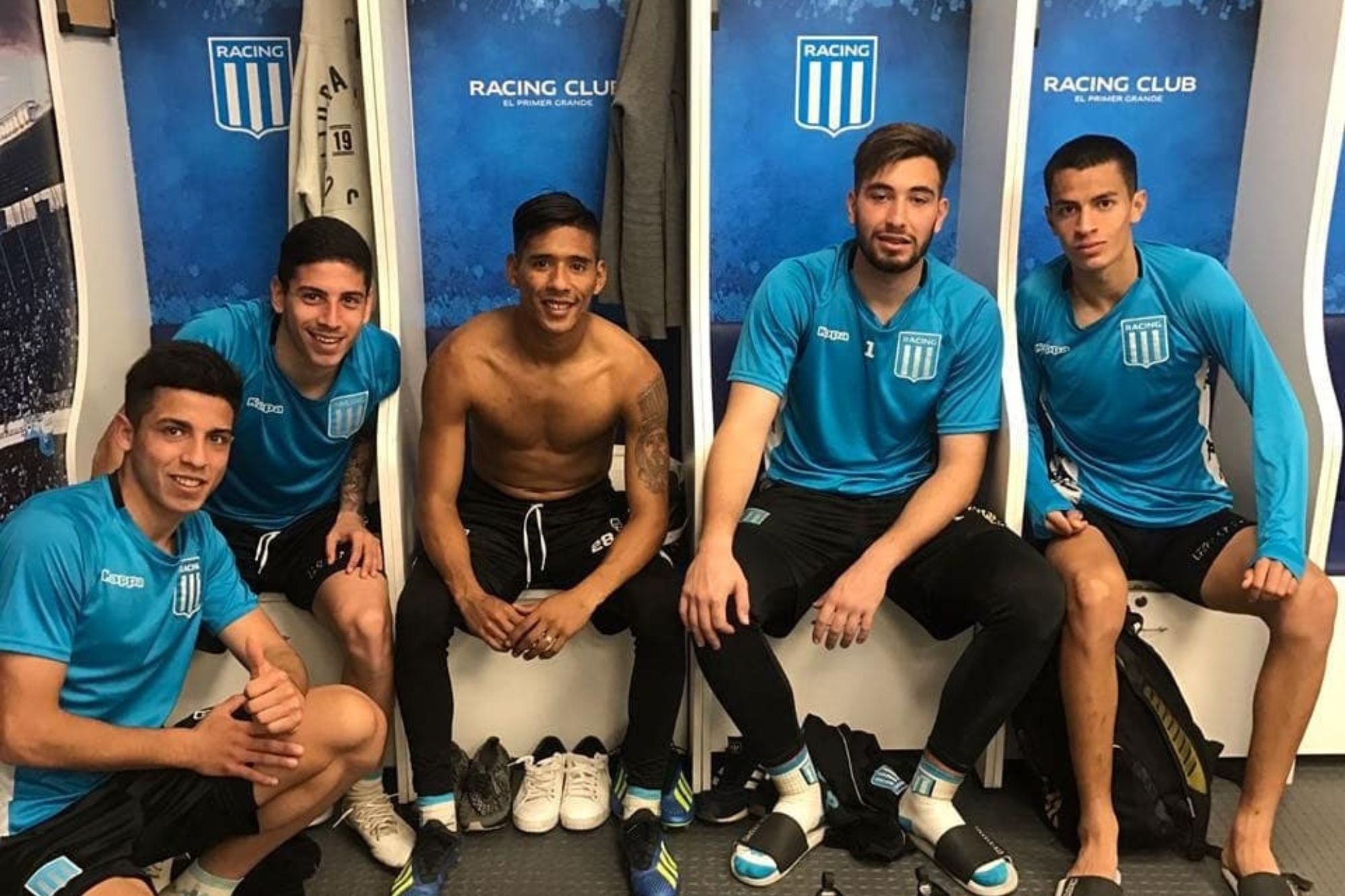 Nicolás Muscio (el segundo de izquierda a derecha) compartió en Racing con Alexis Cuello, Matías Zaracho y Julián López, entre otros