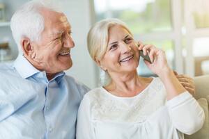 PedidosYa lanzó una línea telefónica para los mayores de 70 años