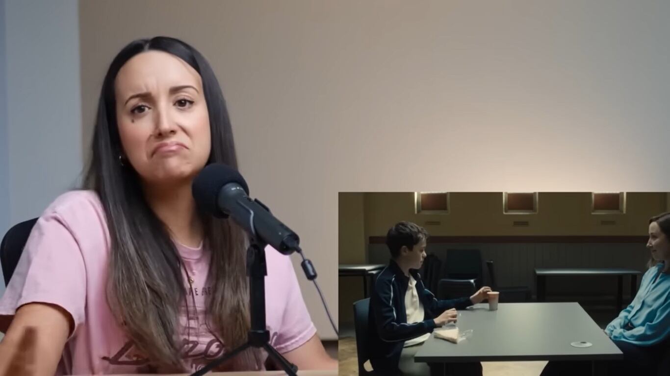 En la escena, la psicóloga le entrega el sánguche a Jamie Miller y él le agradece y luego lo rechaza. Más tarde accede a probarlo porque siente una obligación