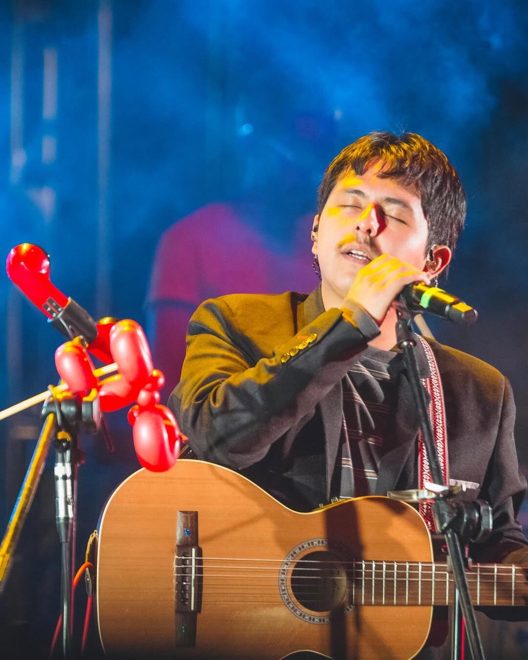 Los planes de Macario en el presente y en el futuro, son dedicarse a la música al 100%