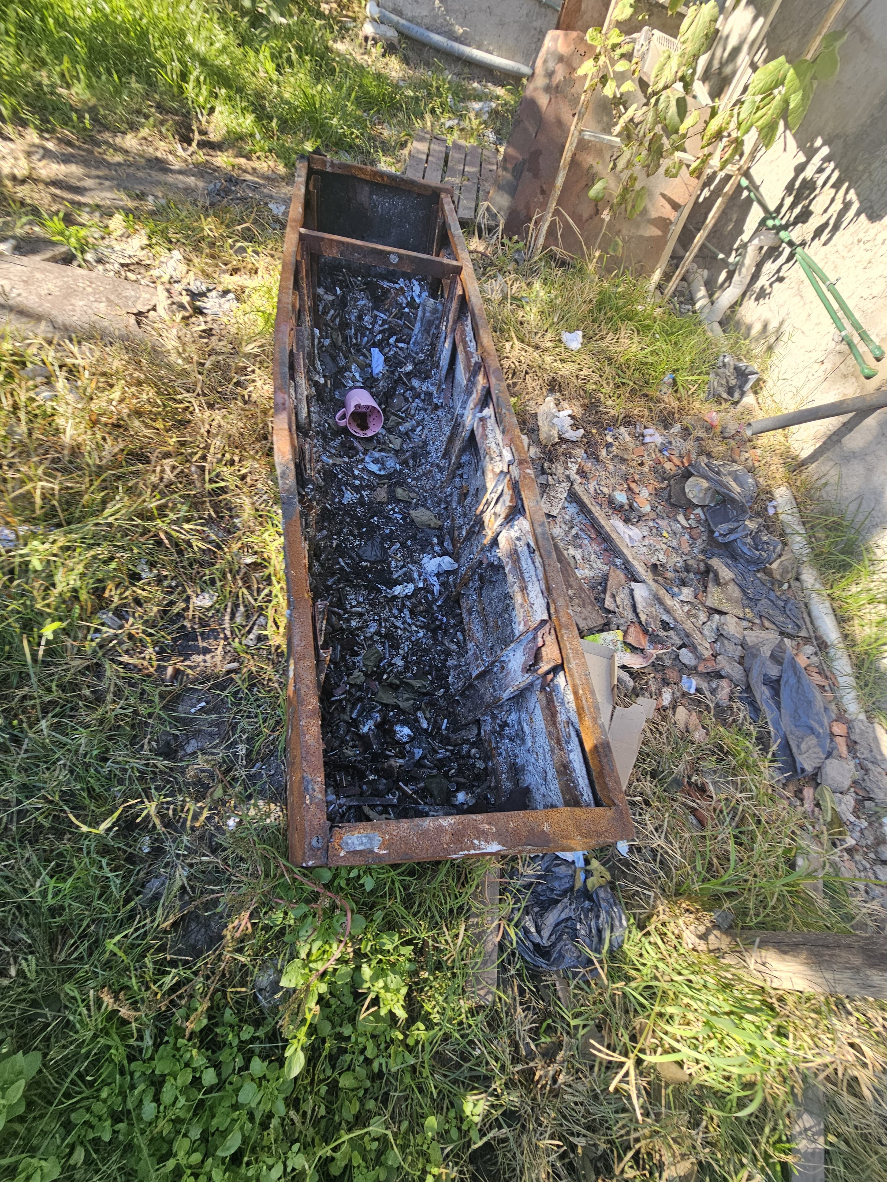 Medicamentos incinerados que fueron hallados en un depósito por la PFA