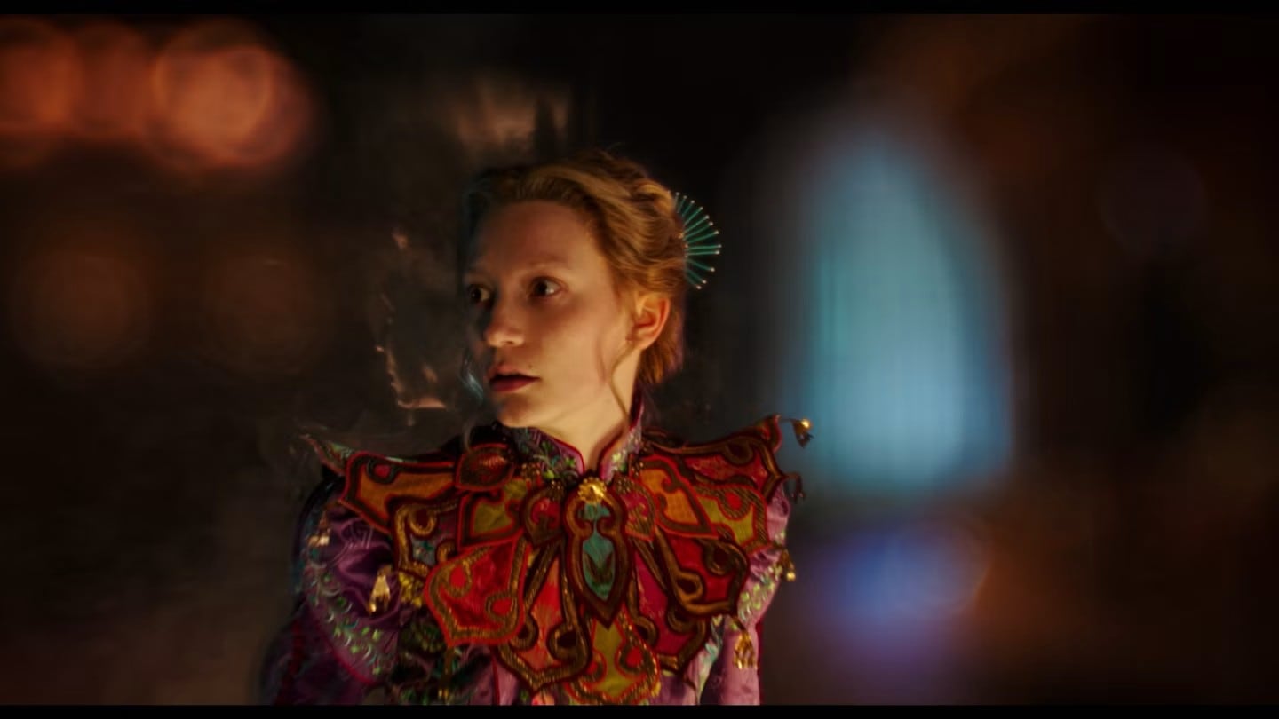 Alicia a través del espejo (2016), la secuela de Tim Burton sobre el mundo de Lewis Carroll, resultó un fracaso y convenció a Wasikowska de regresar a Australia