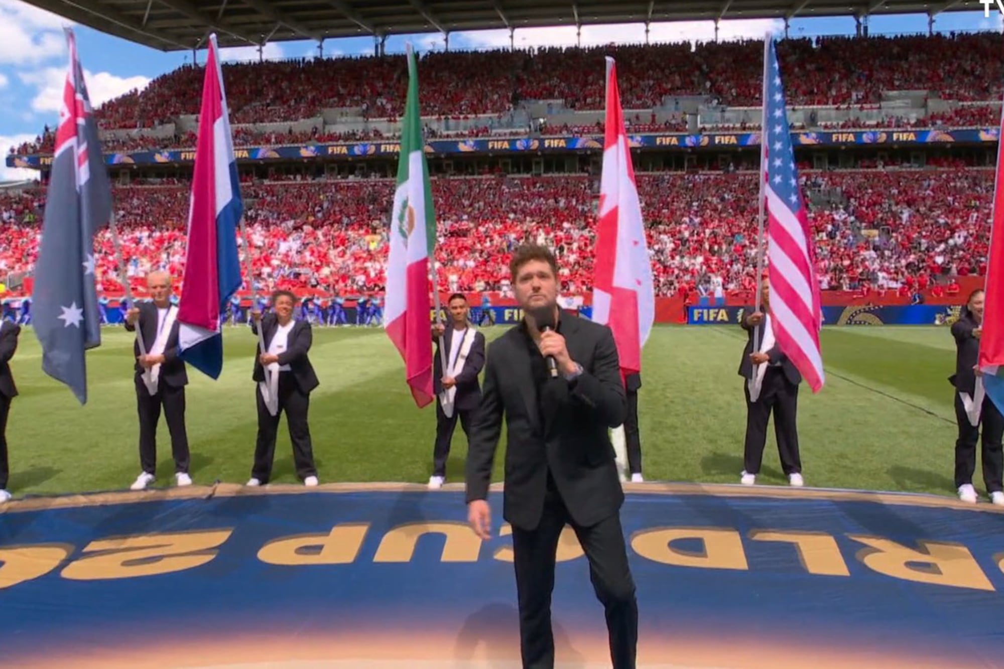 Michael Bublé cantando en la Inauguración de Canadá