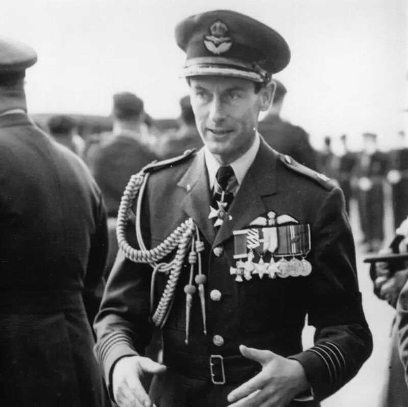 El capitán de grupo Peter Townsend había sido un piloto de combate durante la Segunda Guerra Mundial y altamente condecorado