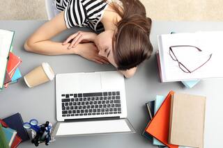 Trucos para mantenernos despiertos durante el día