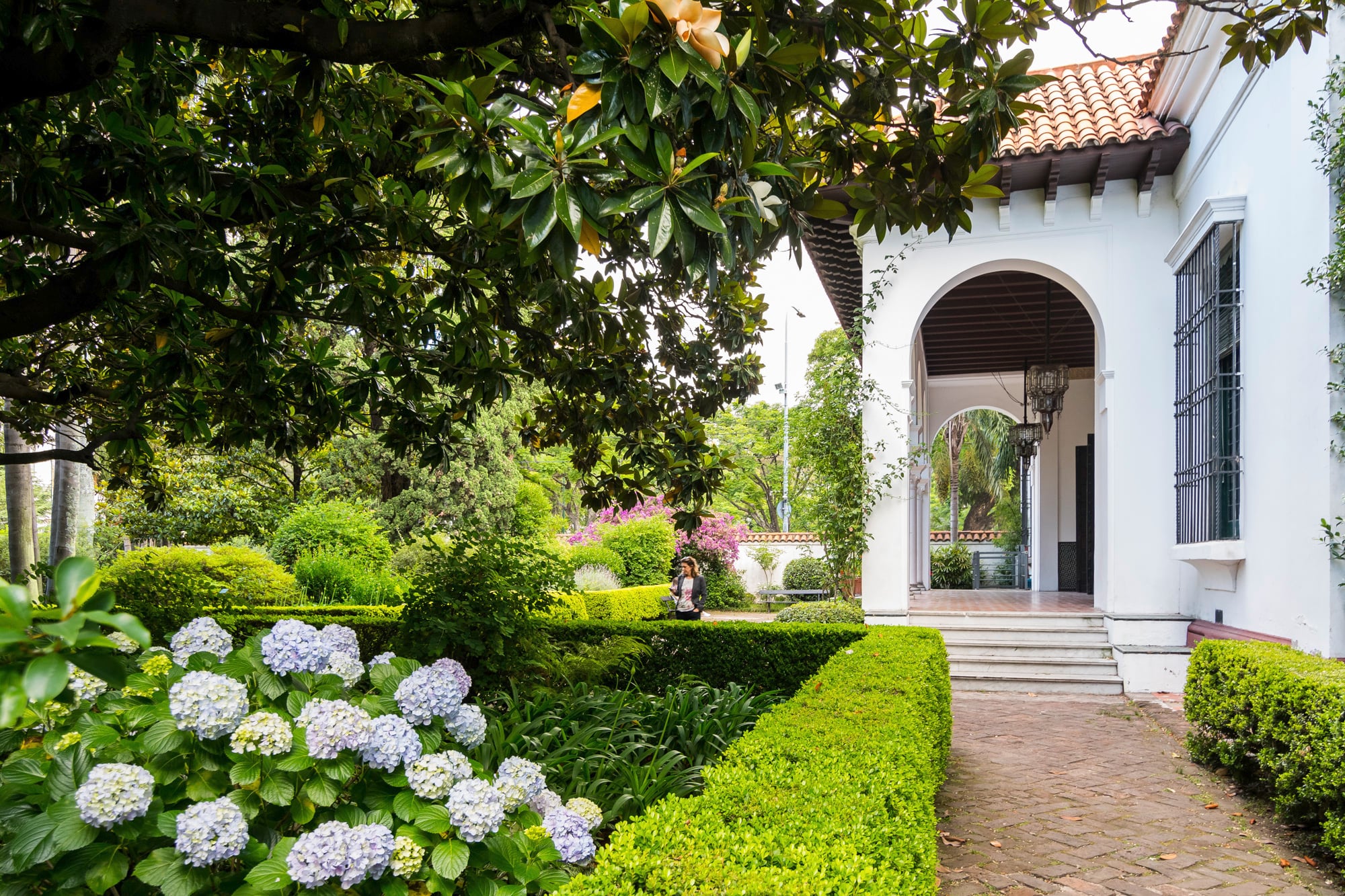 La casa, de arquitectura neocolonial, fue la residencia del escritor Enrique Larreta