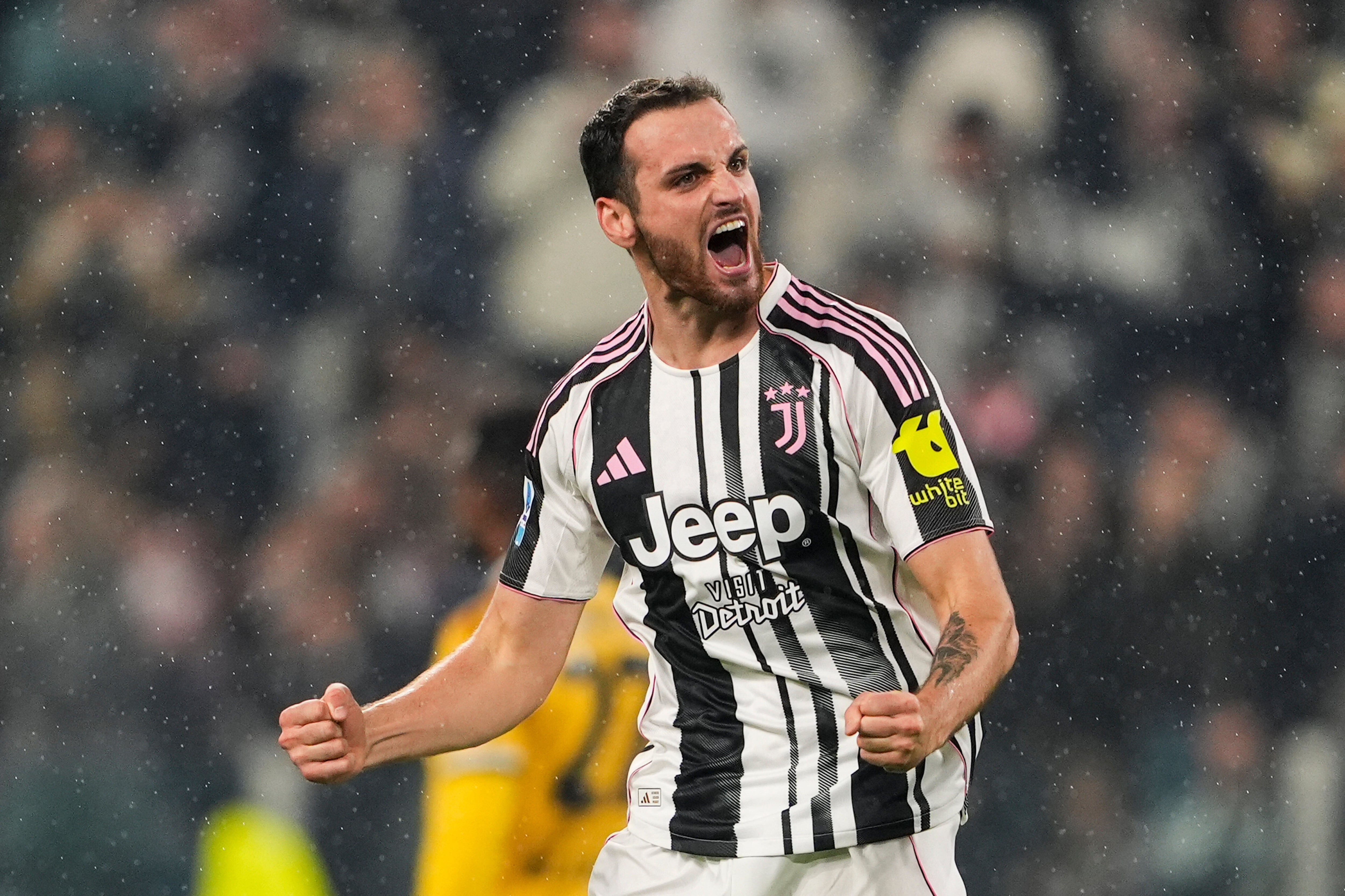 Su rendimiento en Frosinone despertó el interés de la Juventus, que lo contrató en enero de 2022