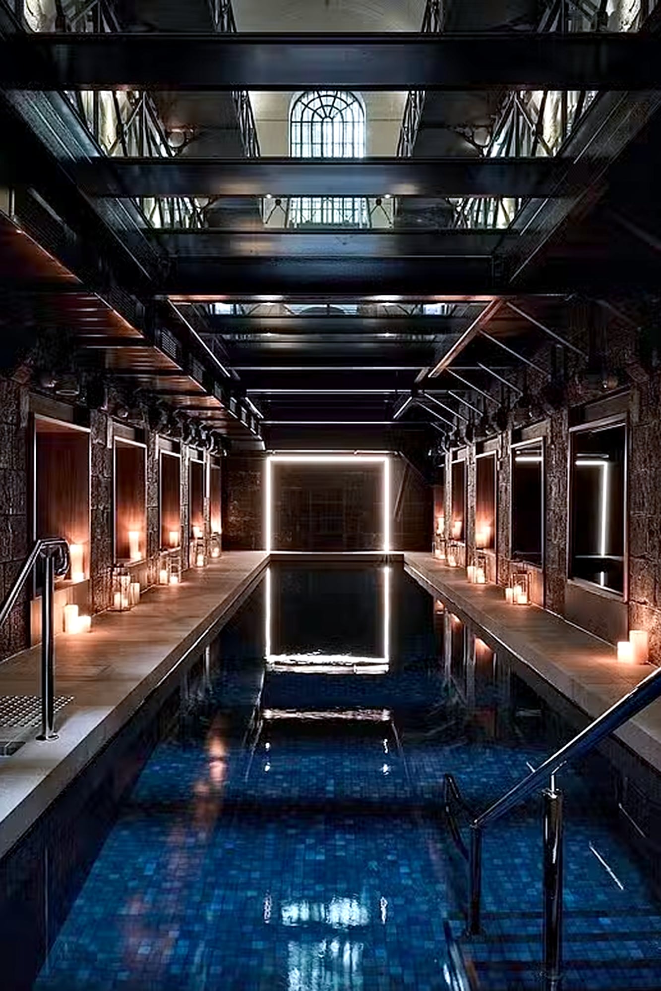 La piscina subterránea del hotel tardó tres meses en construirse