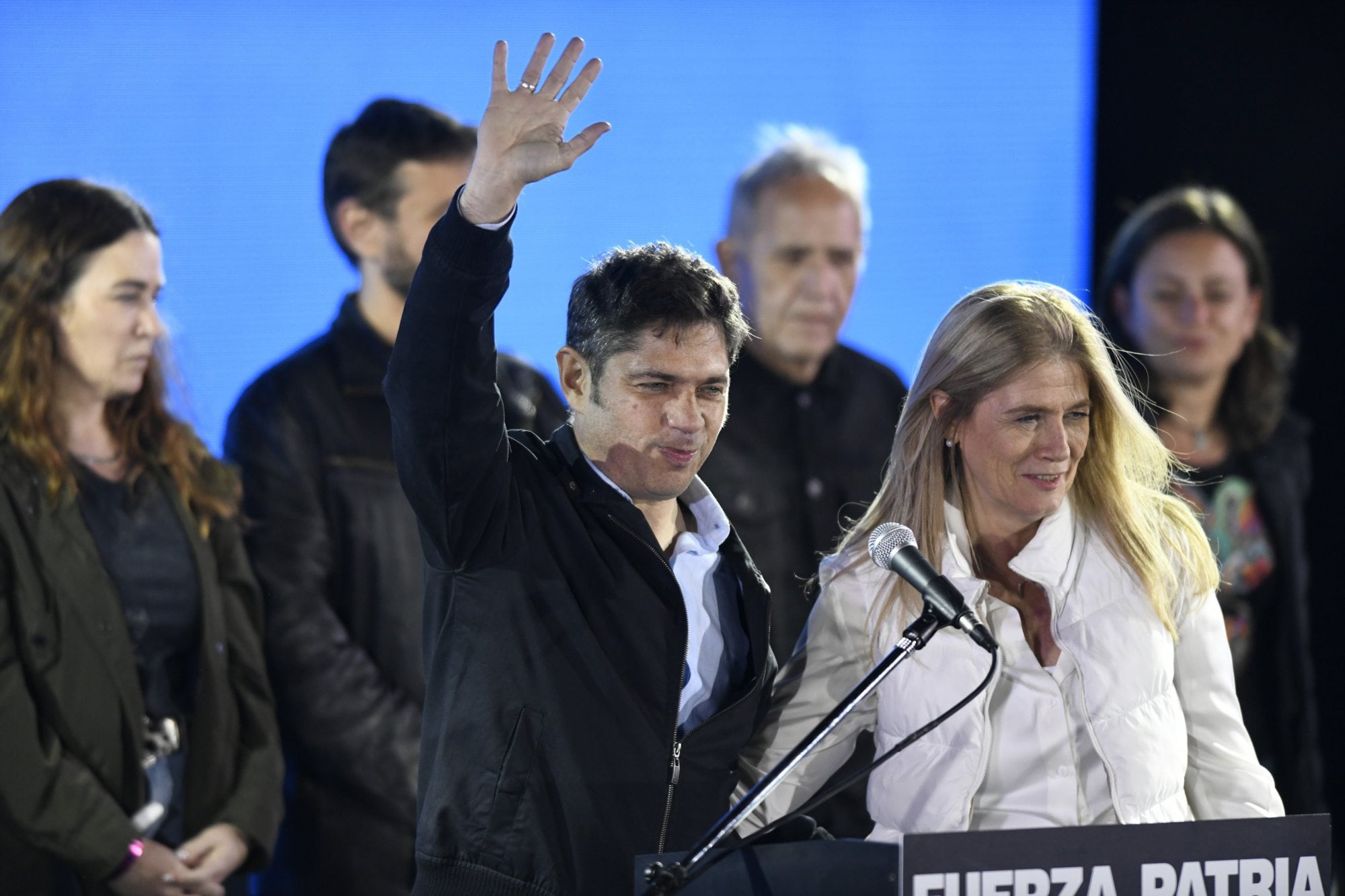 El gobernador bonaerense Axel Kicillof en el búnker de Fuerza Patria tras las elecciones legislativas 2025