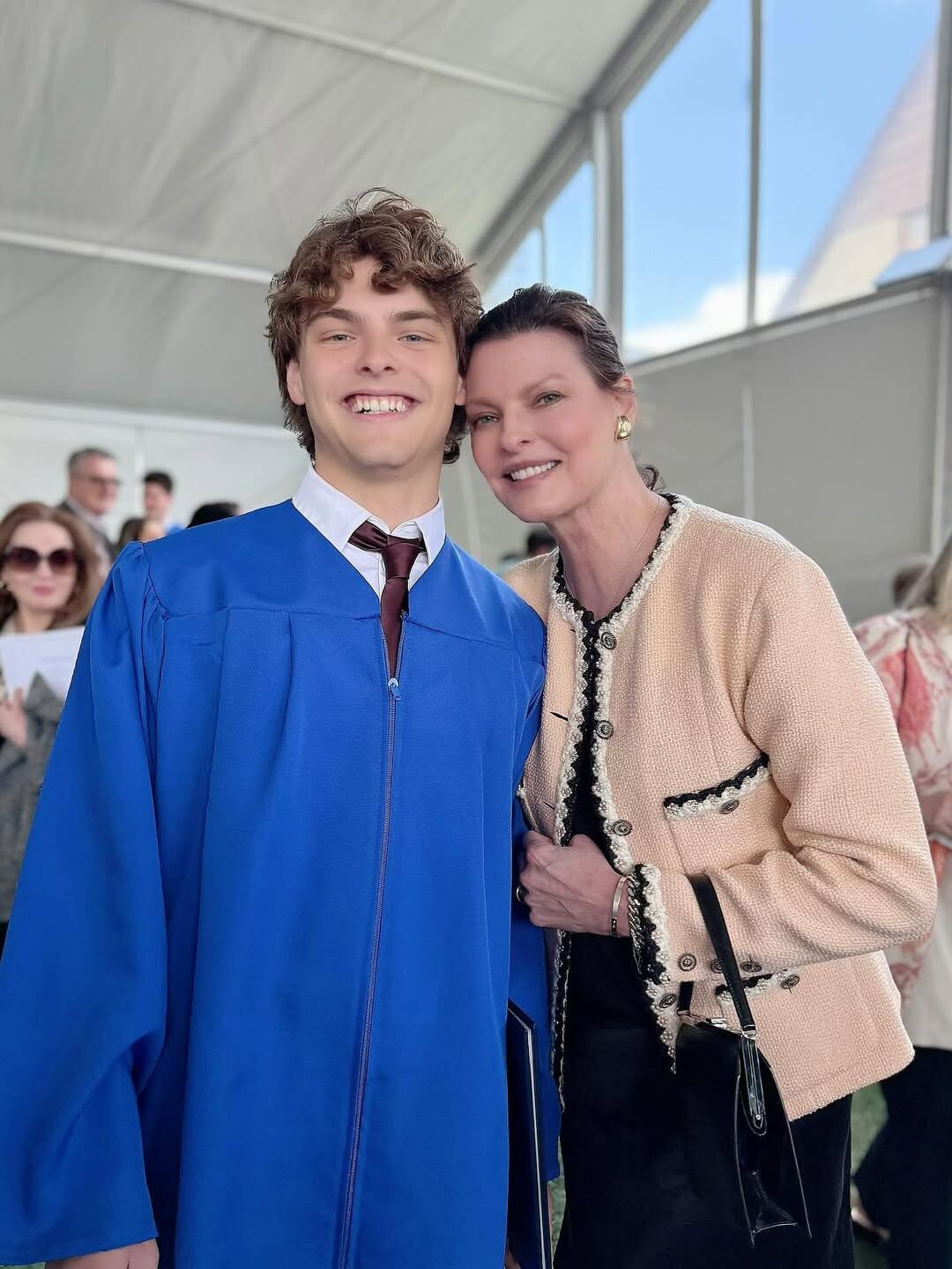 Linda Evangelista hizo un tierno posteo sobre la graduación de la secundaria de su hijo