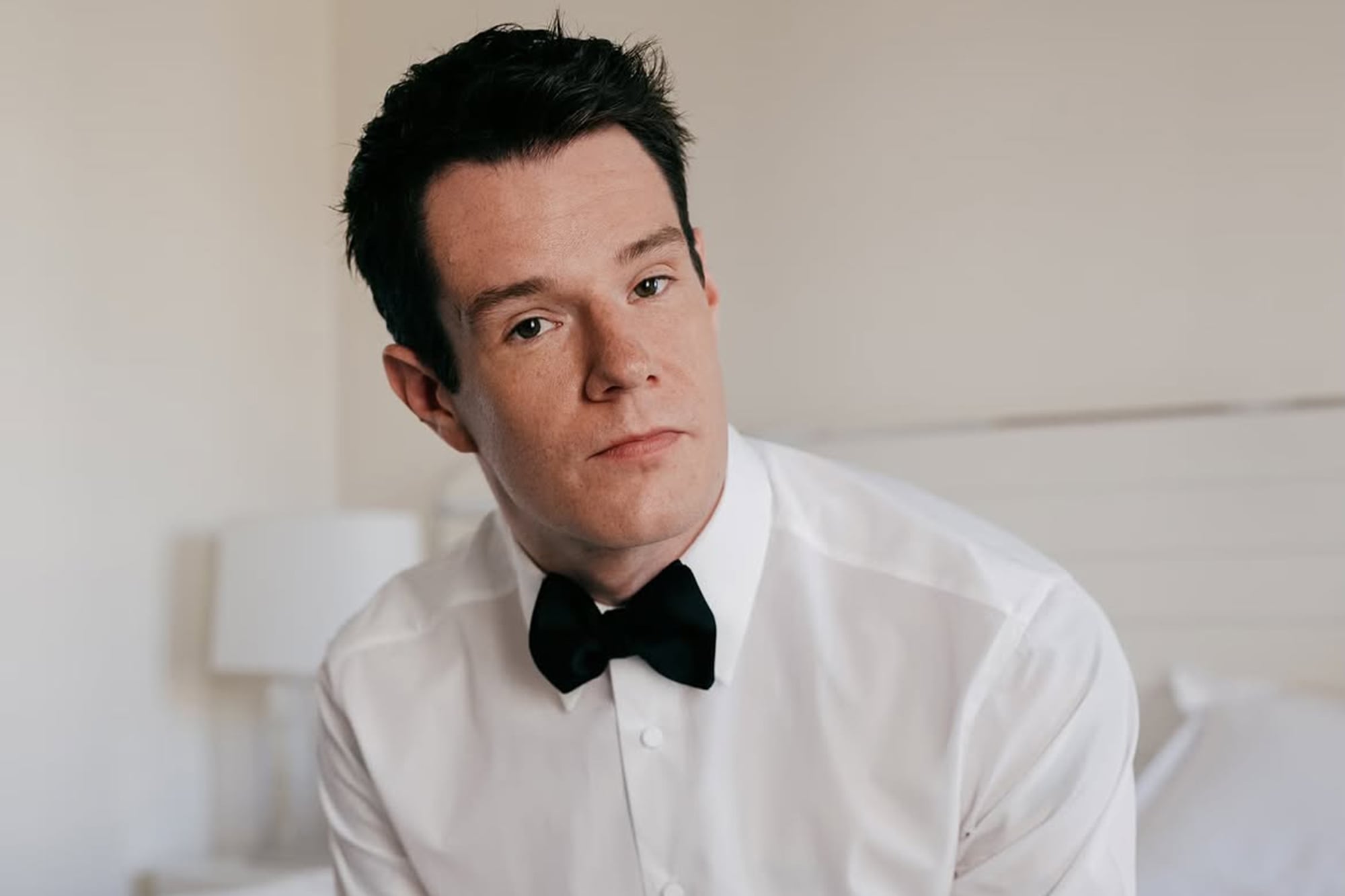 Connor Swindells: del fenómeno de Sex Education al desafío de protagonizar el nuevo drama de Netflix