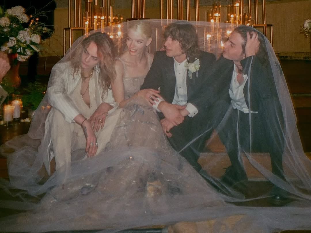 Anya Taylor-Joy cumple 30 años: la estrella que conquistó Hollywood y se convirtió en musa de Dior sin perder su acento porteño 12 El 1 de abril de 2022, Anya se casó con el músico Malcolm McRae (Foto: Instagram @anyataylorjoy)