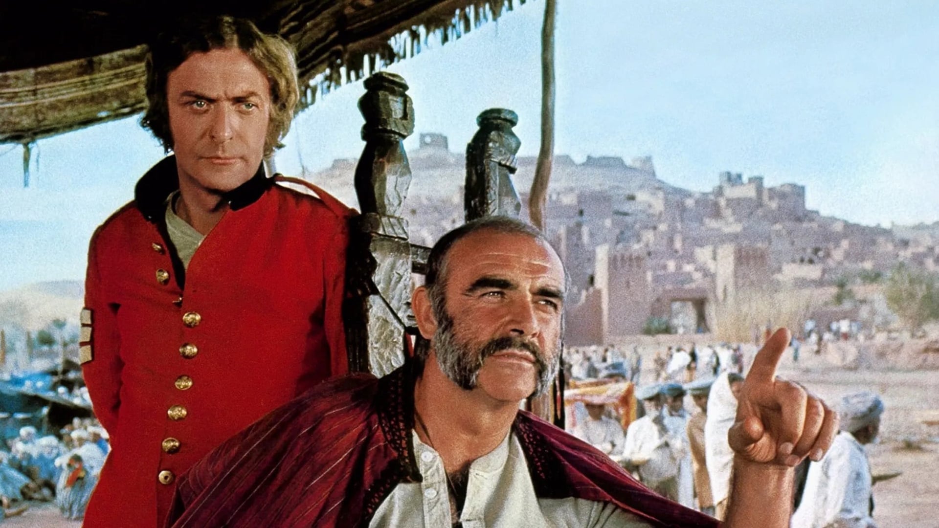 Michael Caine y Sean Connery fueron los dos actores ingleses elegidos para interpretar a los aventureros de la era imperial imaginados por la nouvelle de Kipling.