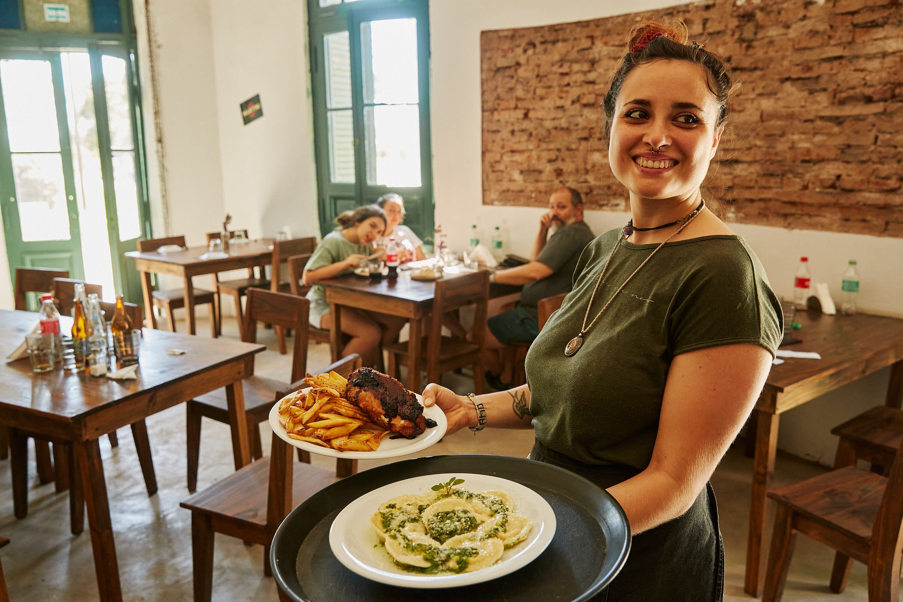 En su menú de cocina de autor ofrece bondiola con salsa de moras o increíbles platos de pasta