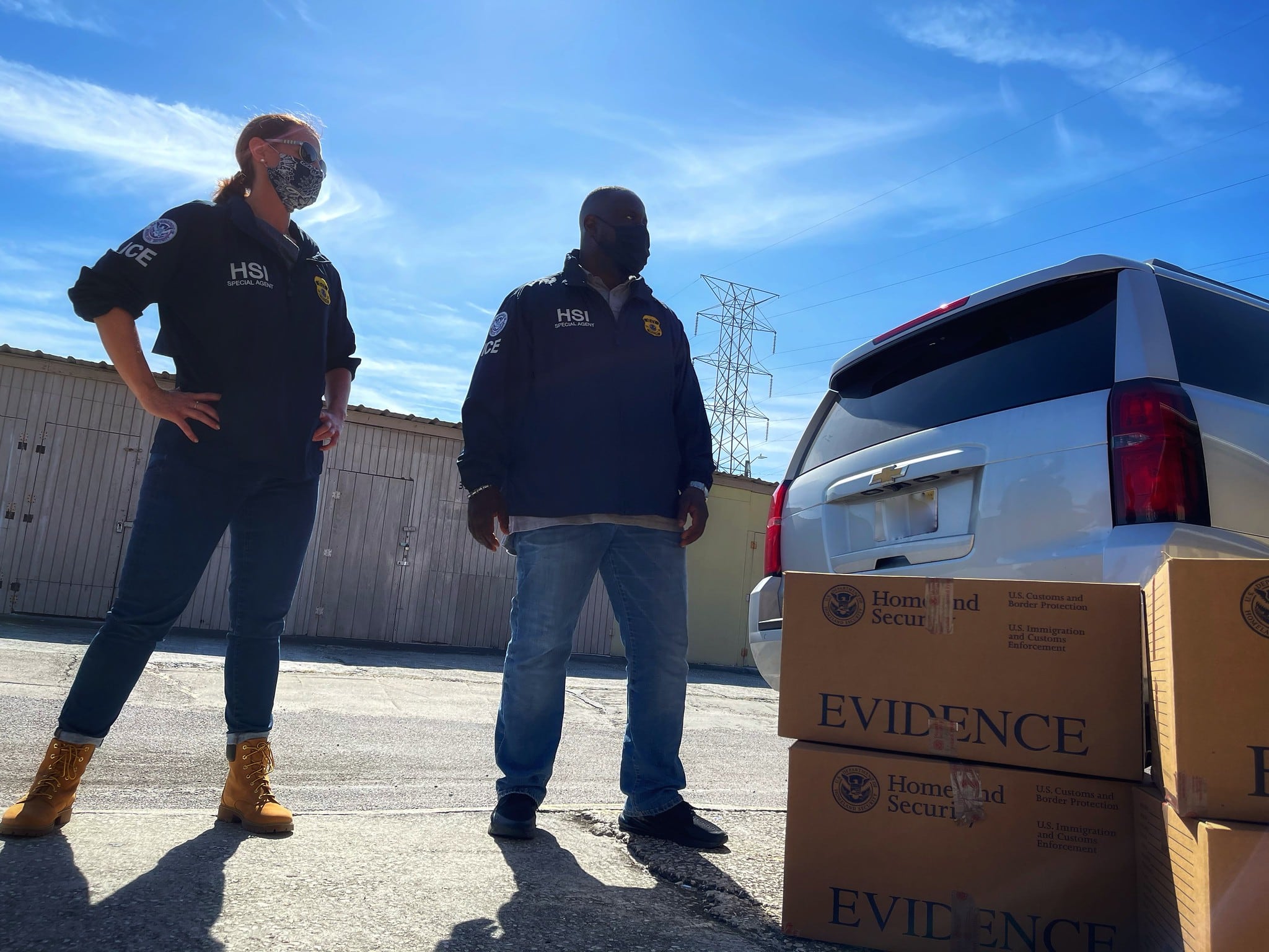 Los agentes federales están enfocados en detectar actividades ilícitas como la venta de entradas falsificadas y la comercialización ilegal de mercadería