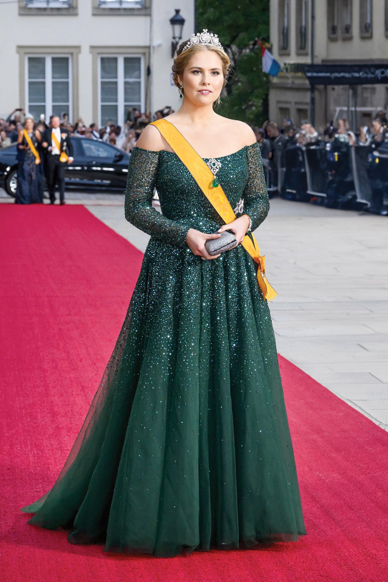 En verde, uno de sus colores favoritos, con una propuesta de Monique Lhuillier con los hombros al descubierto. Así asistió a la gala en honor al
Gran Duque Guillermo y la Gran Duquesa Stepahanie en el Palacio Ducal de Luxemburgo, en octubre de este año