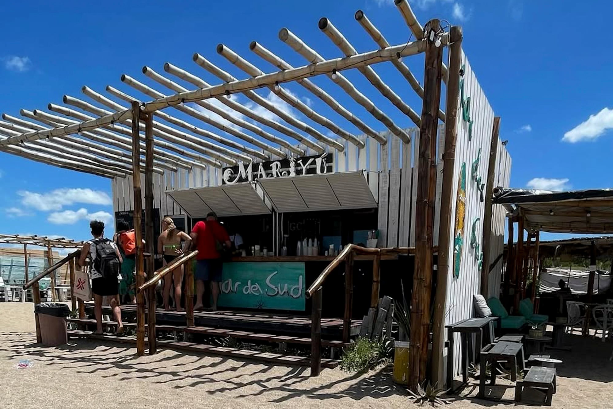 Paella, parrilla y hamburguesas veggies en el parador Mariyú