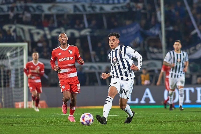 Romero en Talleres, durante un partido ante River en 2023