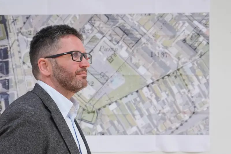 Daniel MacSweeney, el jefe de la excavación, ha participado anteriormente en búsquedas de cuerpos desaparecidos en zonas de conflicto alrededor del mundo