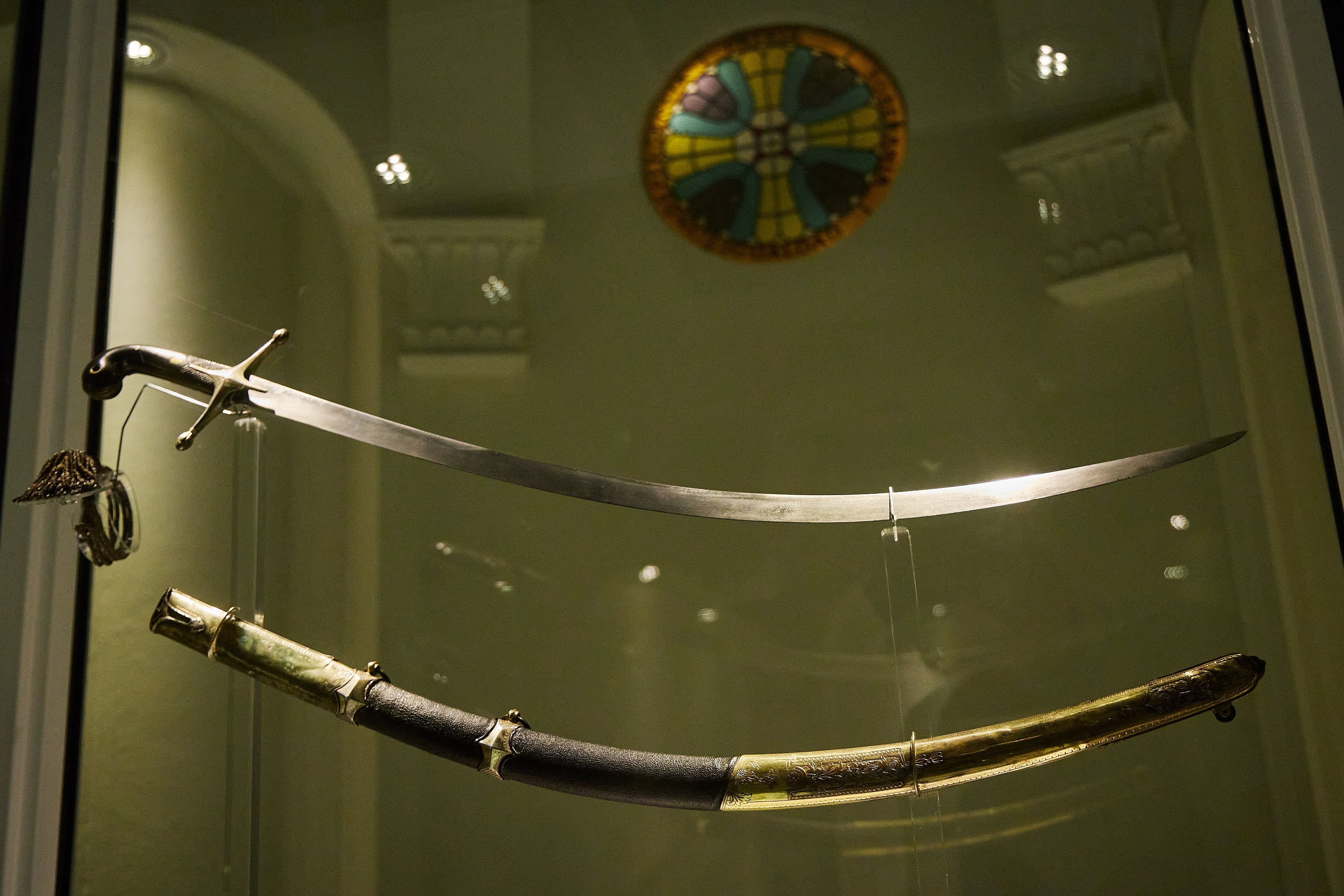 La puja por el sable corvo, nuevas presentaciones en la justicia y qué dice el testamento