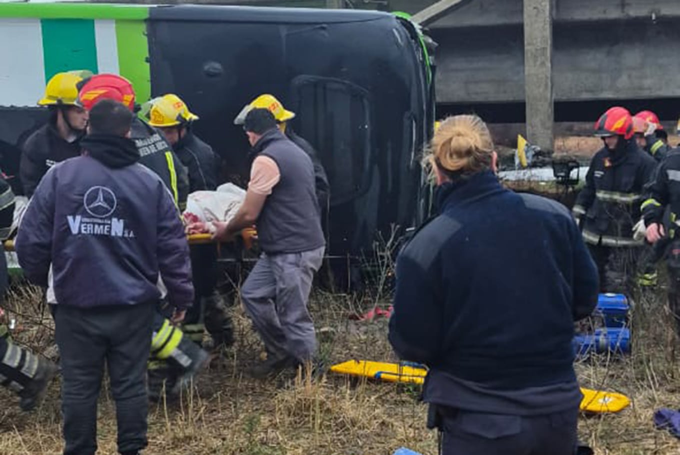 Volcó un micro en Carmen de Areco