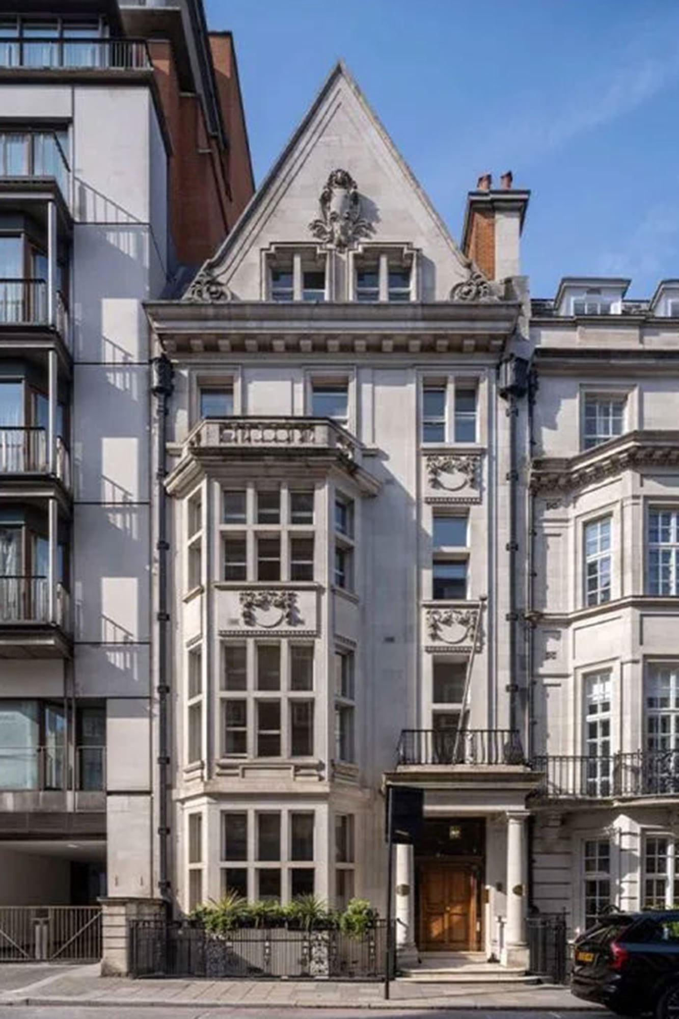 La mansión se ubica en la calle Upper Brook Street, en el corazón de Mayfair