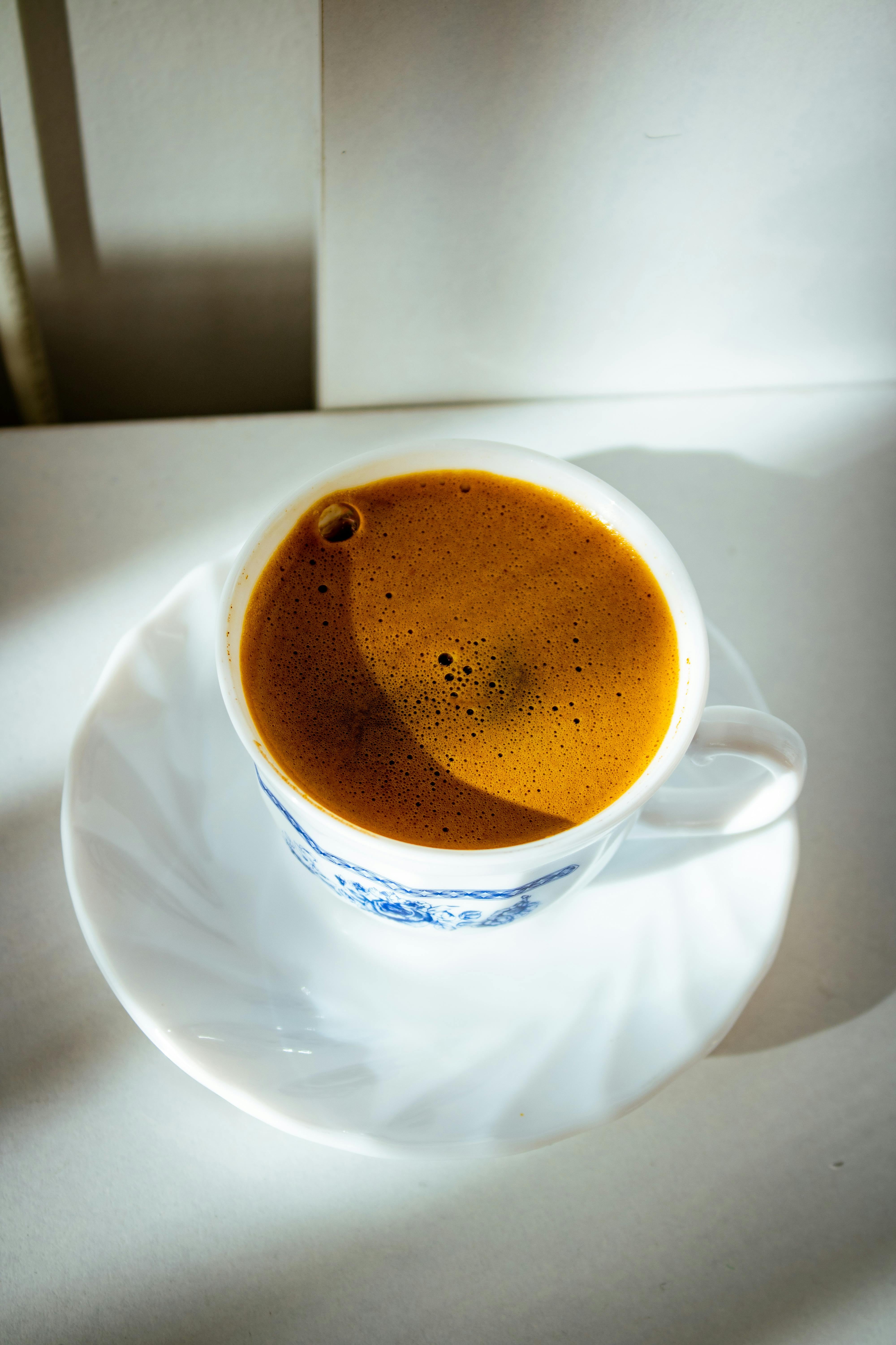 Una taza de café por la mañana puede mejorar el estado de ánimo de las personas, según estudio (Pexels/Rumeysa Belger)