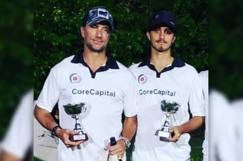 Alejandro Checchi y su hijo, con quien comparte la afición por el polo