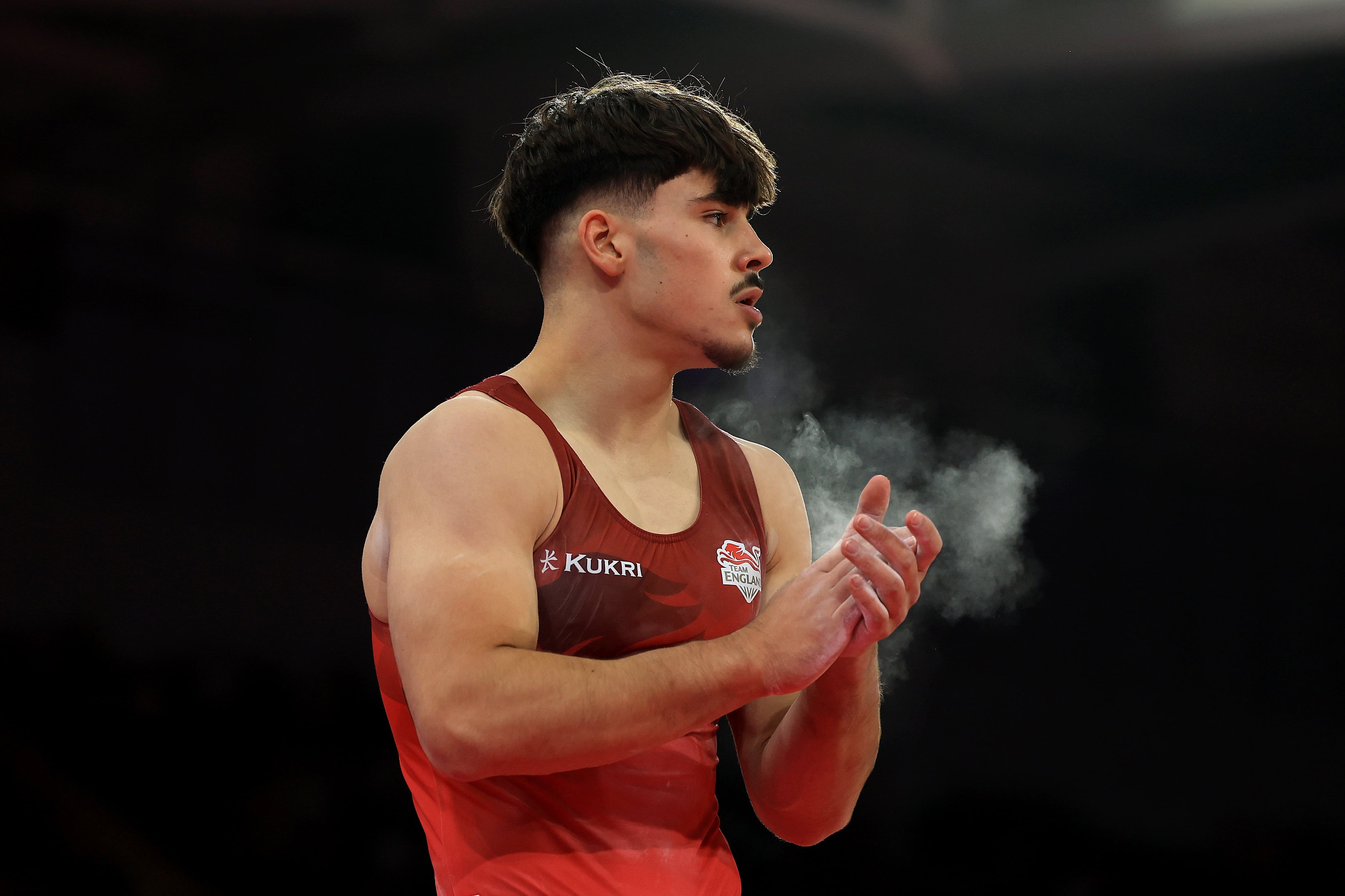 Gabriel Langton, gimnasta de 19 años, sufrió una dura caída durante una competencia en Glasgow, Escocia