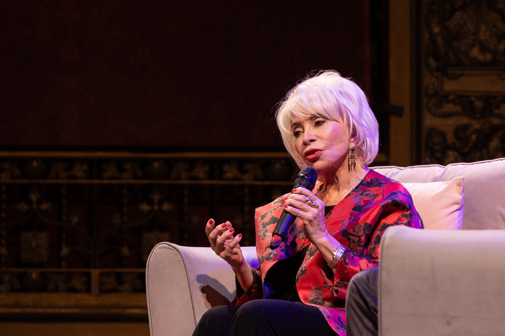 La escritora Isabel Allende presentó de su último libro