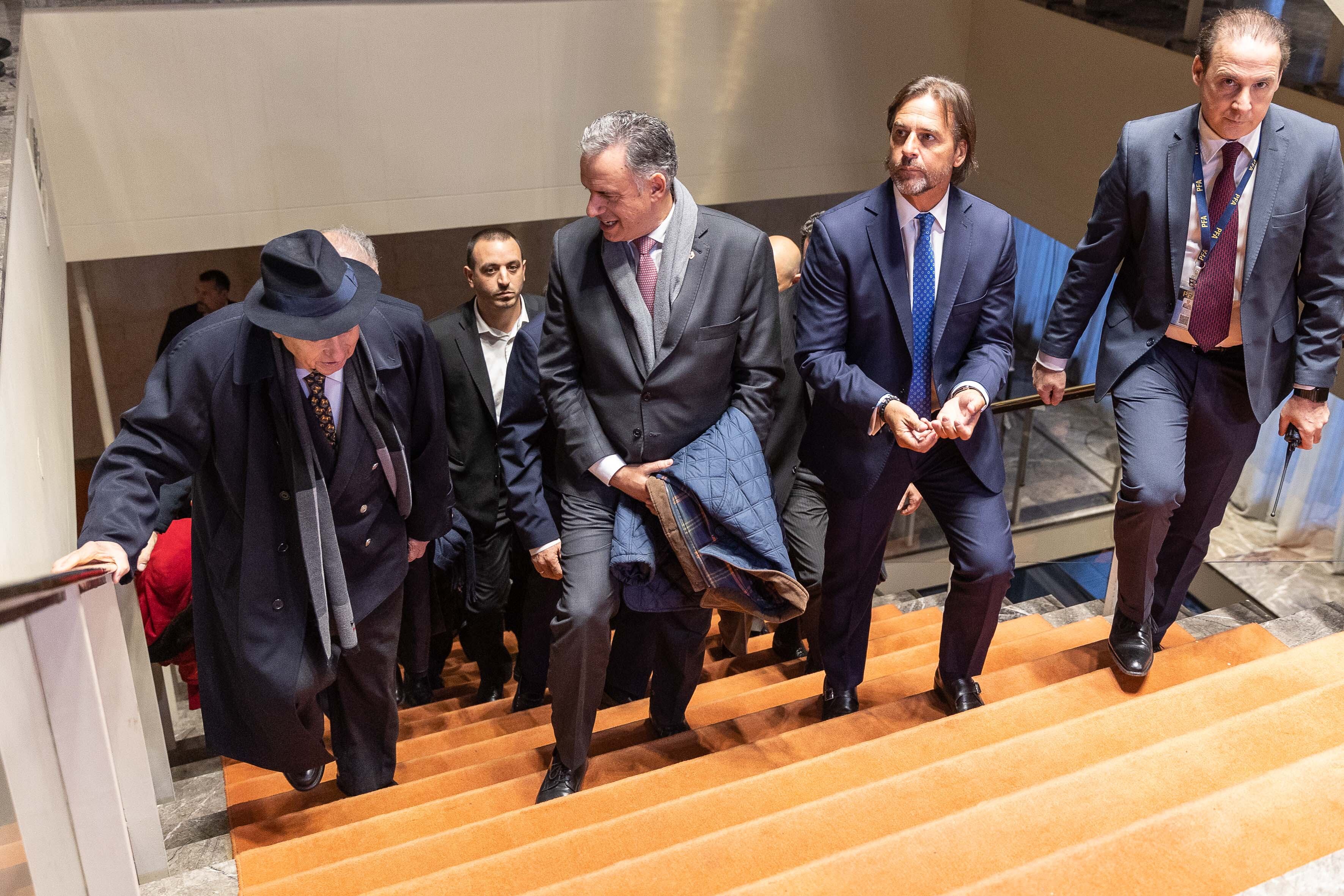 Este evento mostró un gesto de unidad institucional entre figuras de distintas corrientes políticas, en un contexto donde las diferencias no impiden reconocer la importancia del respeto y la convivencia pacífica