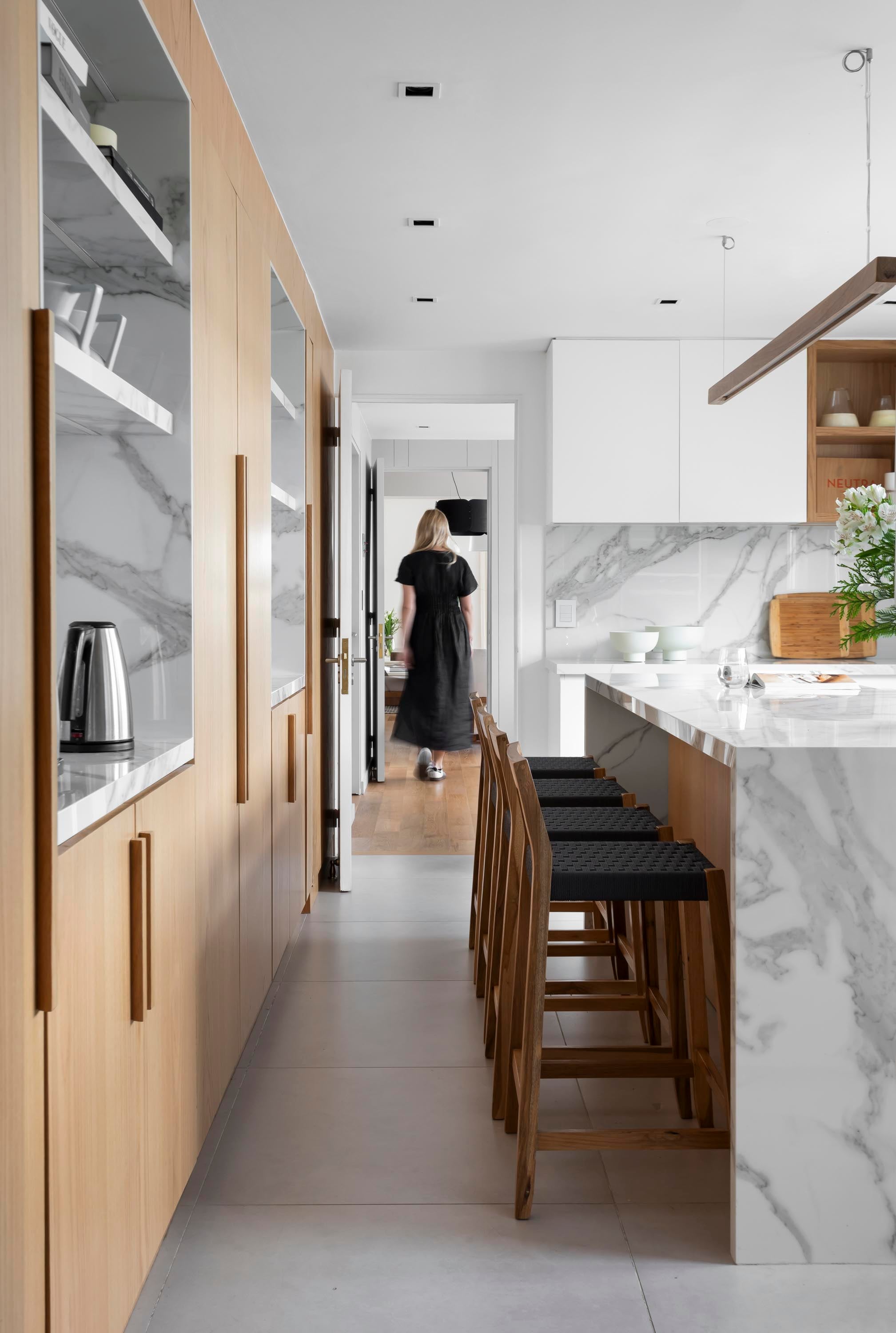Mueble a medida en madera de roble (Estudio Parq).