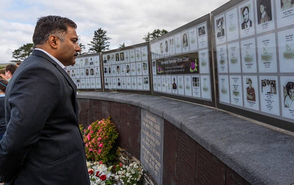 Familiares de las víctimas del Air India en un homenaje en Irlanda a los 40 años (Foto: Getty Images)
