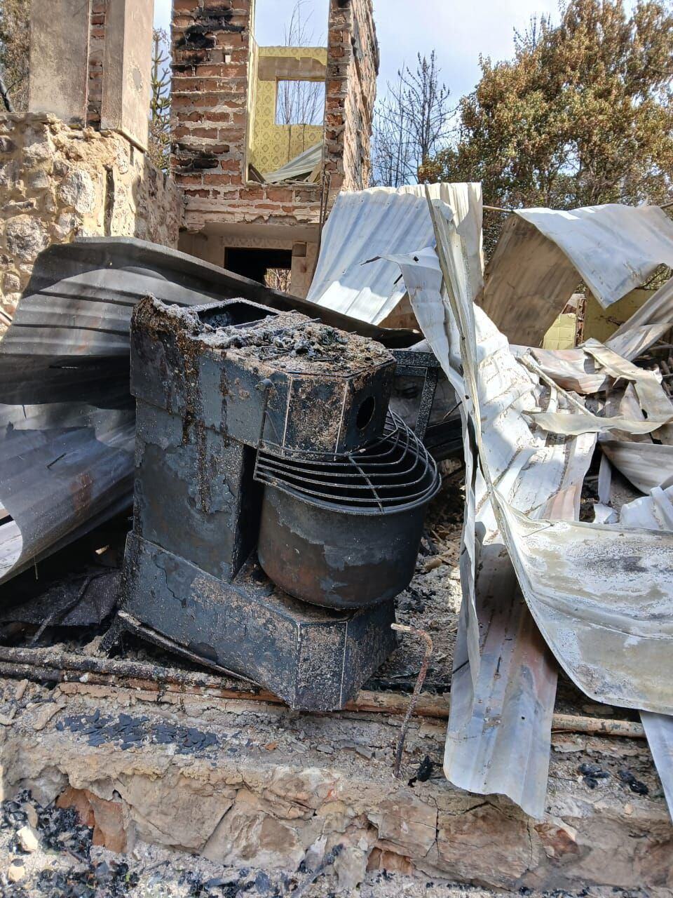 El 3 de febrero, Manuel y Valeria juntaron coraje para ir a ver los restos: “La casa como que disolvió la madera, no hay madera quemada no se ven rastros de brea, así de intenso fue”.