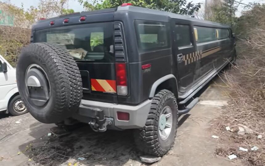 Vista trasera del Hummer H2 Strecht Limo
