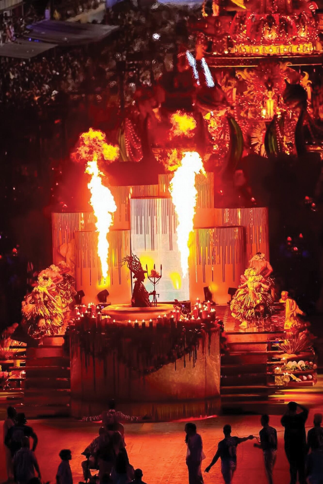 Una imagen del espectacular paso de la escuela de samba Beija-Flor de Nilópolis.