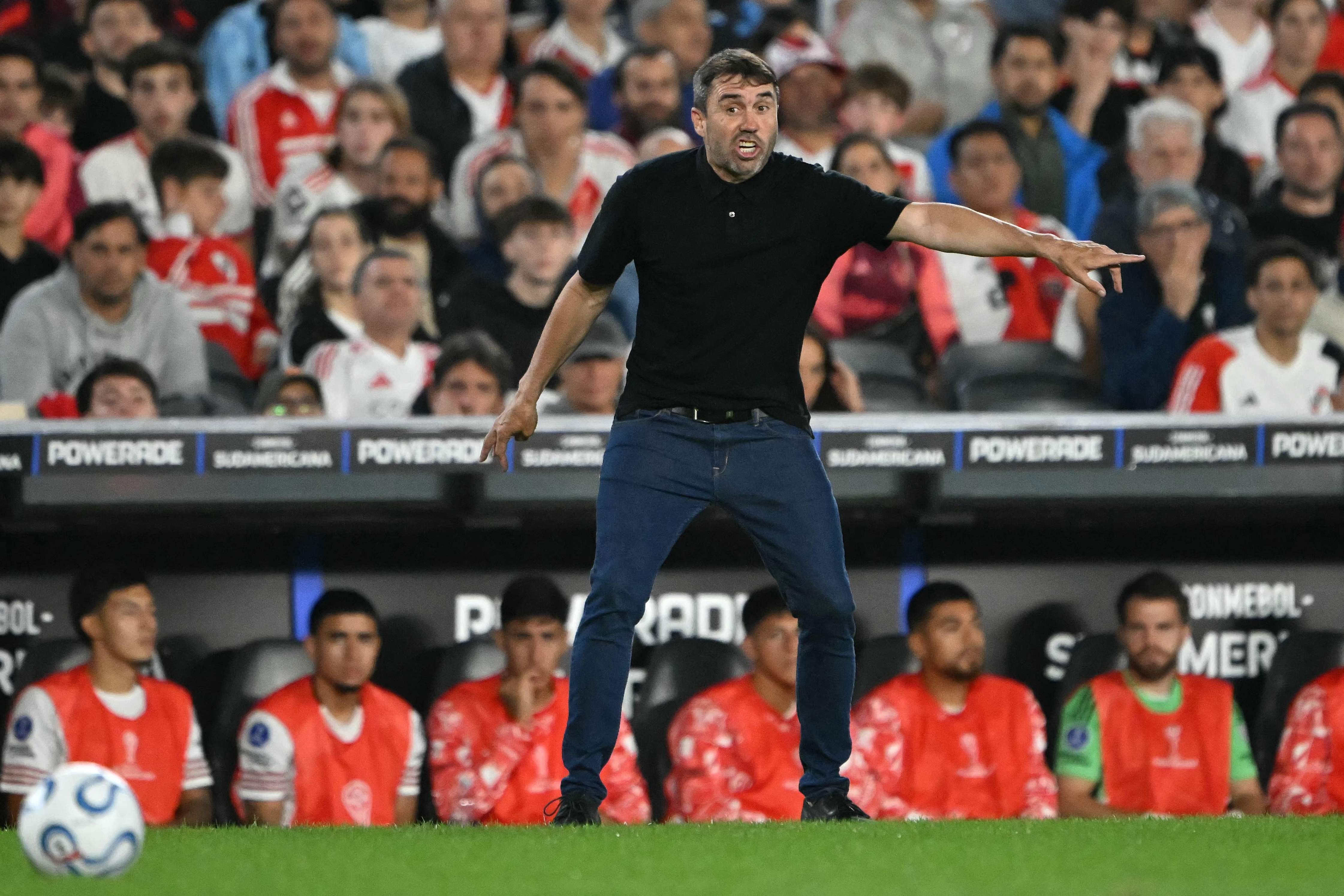 Eduardo Coudet, ante su desafío más importante: el próximo domingo tendrá enfrente a Boca, y no descarta introducir a Kendry Páez en un equipo que ya tenía pensado.