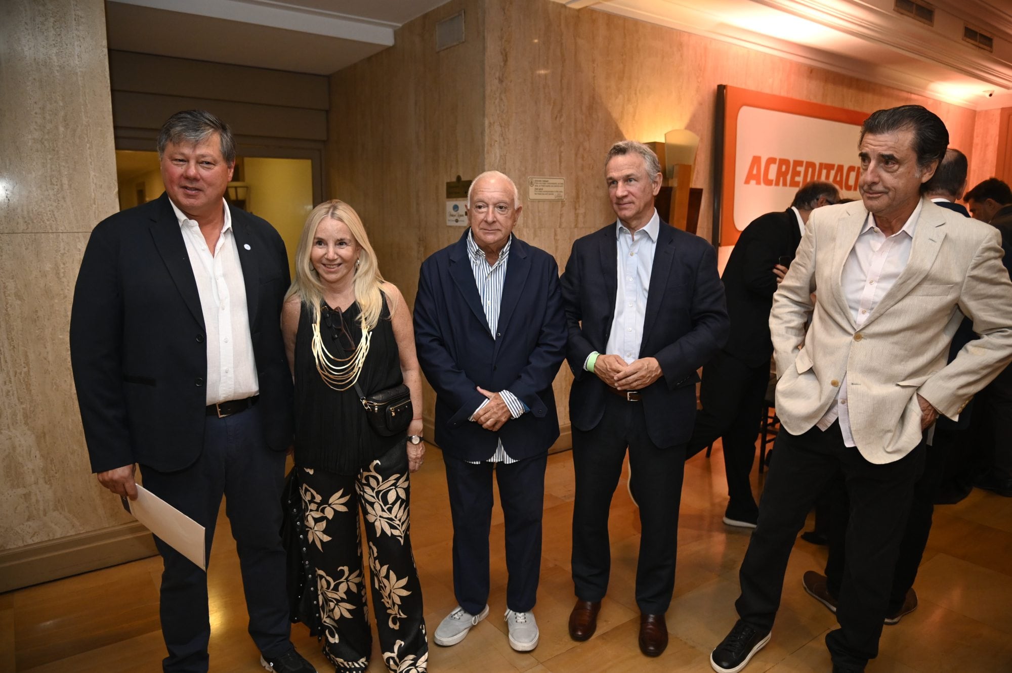 Martín Schvartzman (Exponenciar), Dolores Mitre (LA NACION), Norberto Frigerio (LA NACION), Fernán Saguier, director de LA NACION, y Eugenio Schlossberg (Exponenciar)