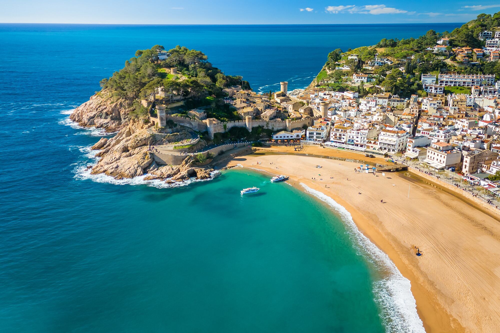 La localidad de Tossa de Mar, en la Costa Brava, en la costa mediterránea de Cataluña, España