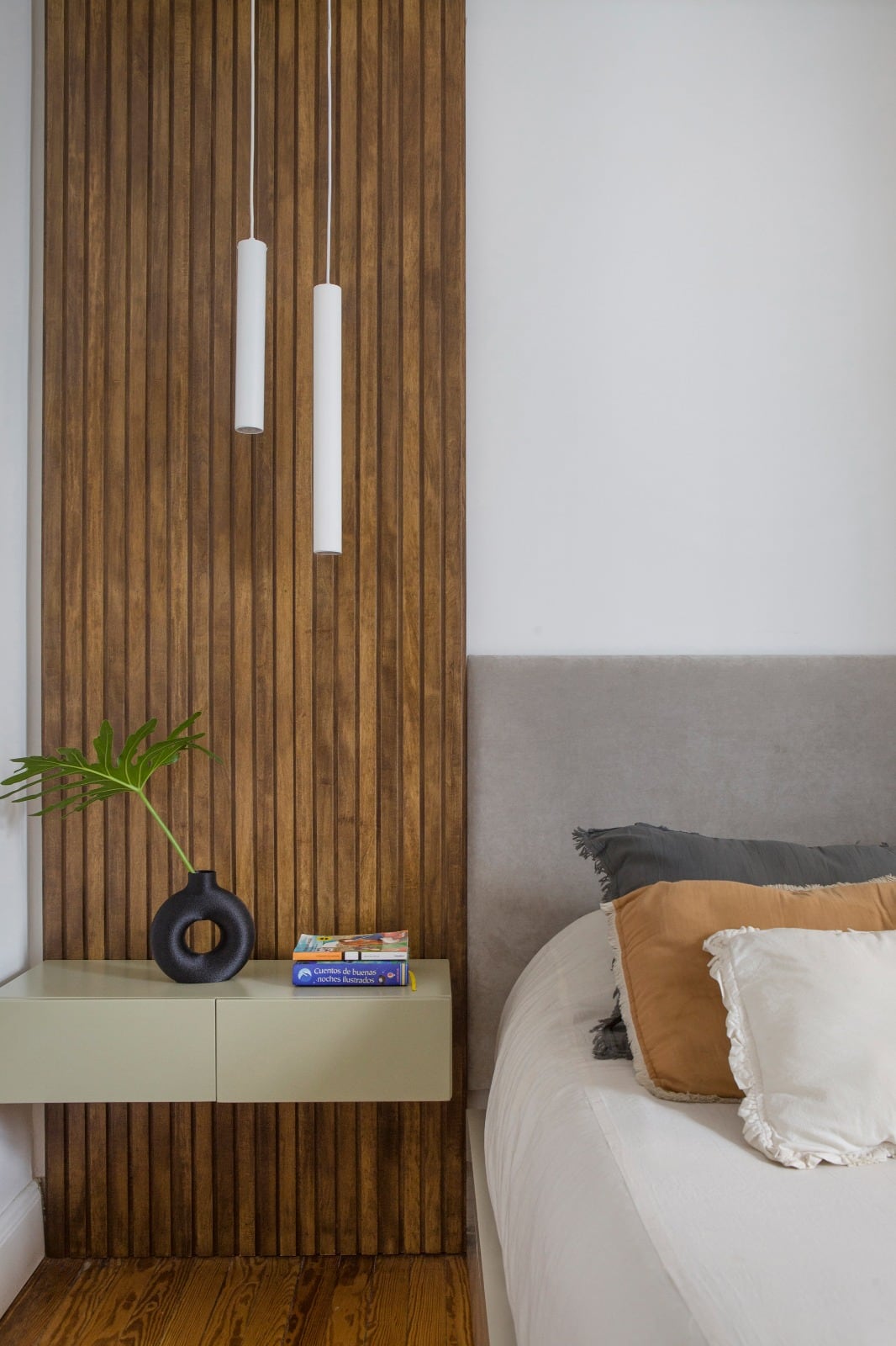 Revestimiento de pared en varillas de madera
