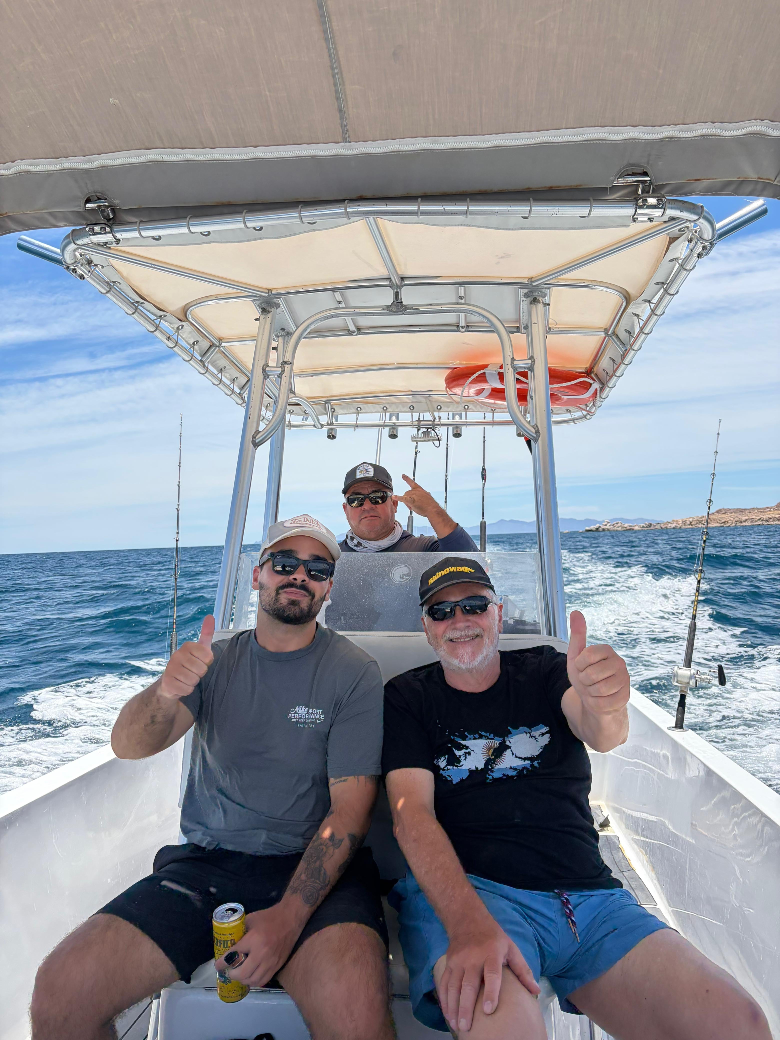 El viaje les permitió conocer muchísimos lugares y tener días de descanso como este en que los invitaron a pescar en los Cabos, México
